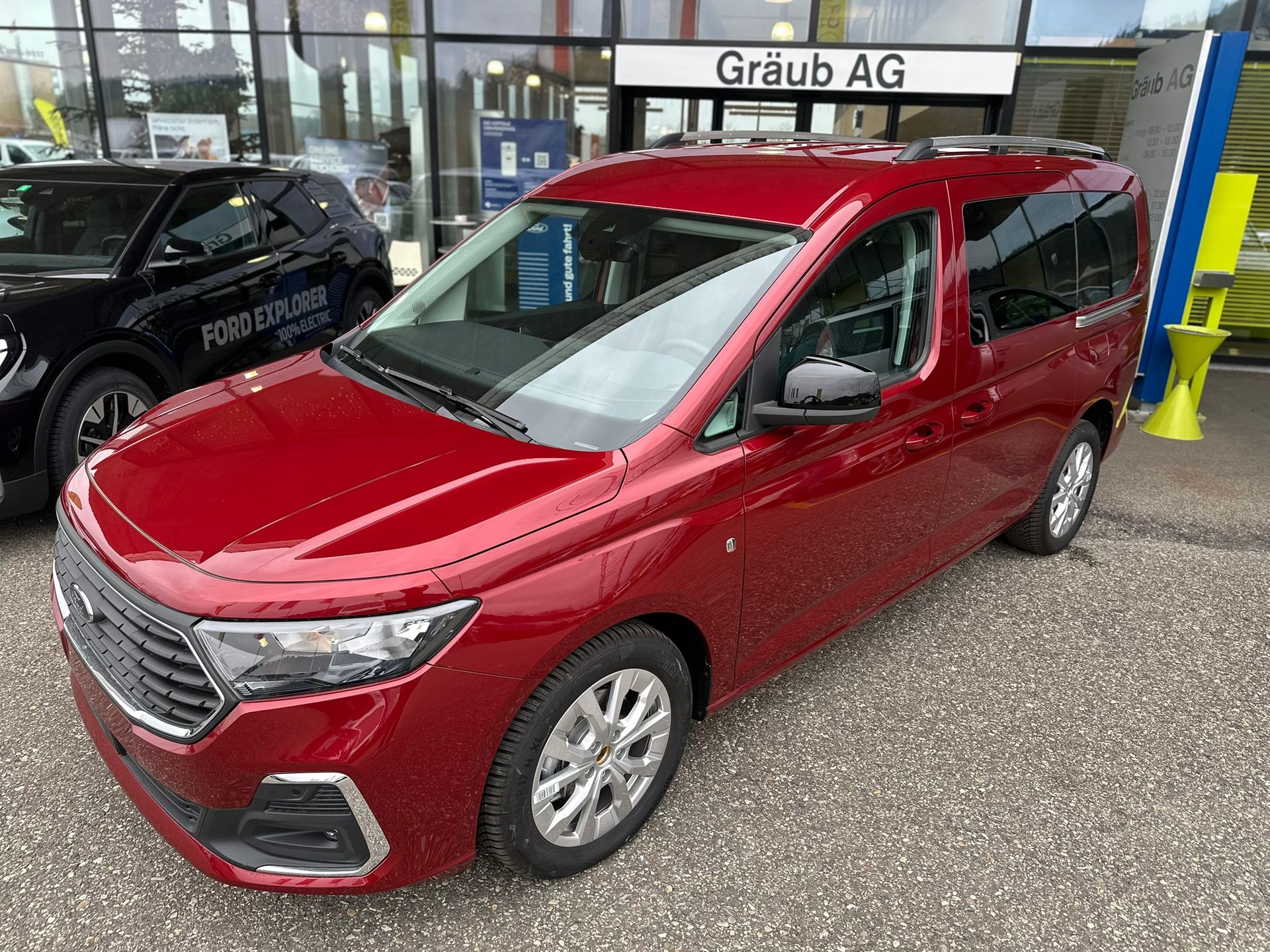 FORD Grand Tourneo Connect 2.0 EcoBlue Titanium Automat-image-2
