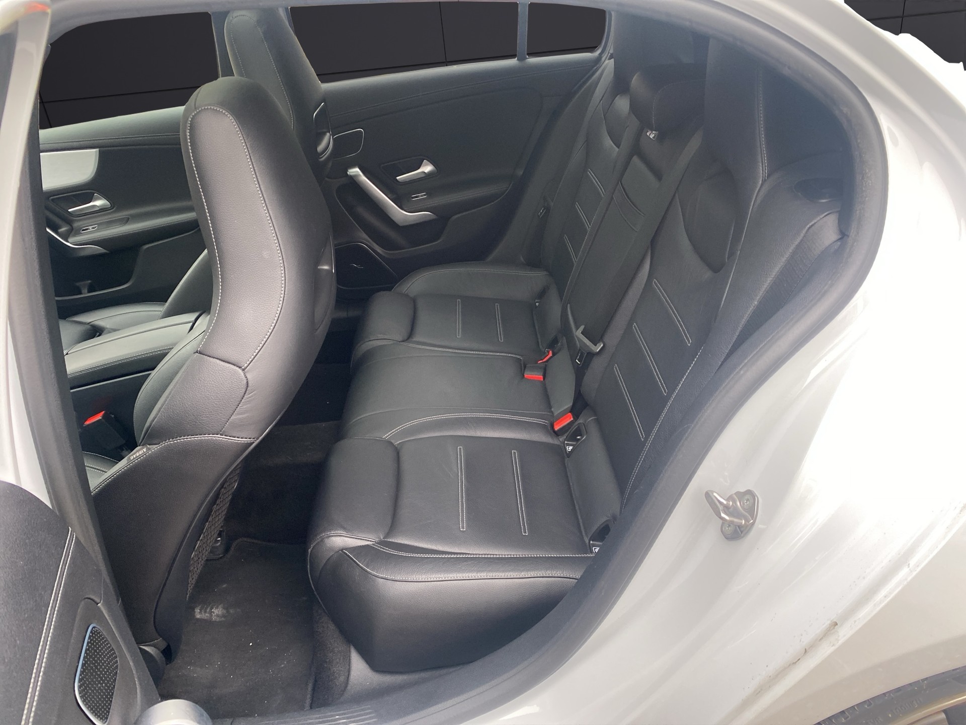 MERCEDES-BENZ A 35 AMG 4Matic Speedshift-image-14