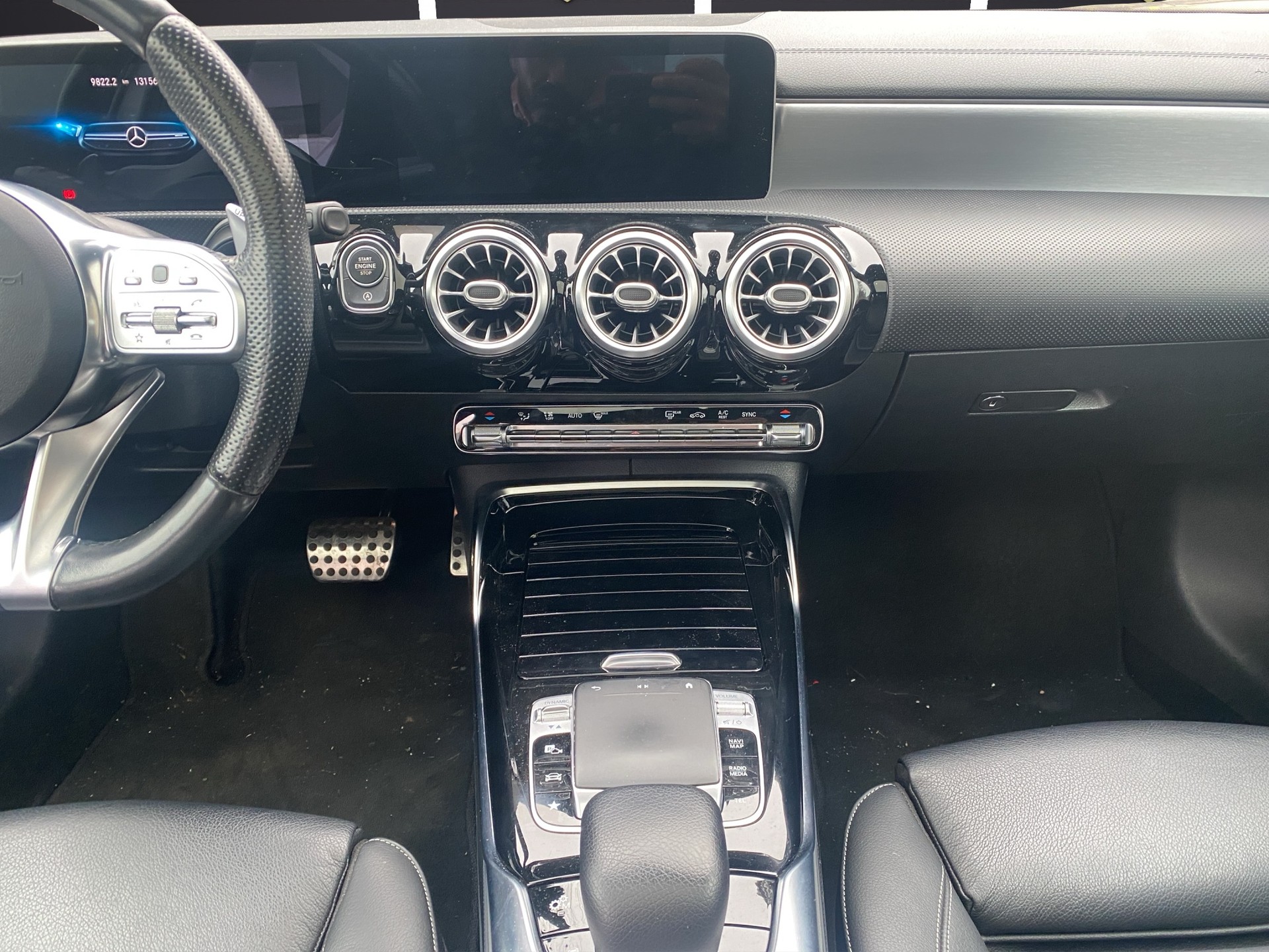MERCEDES-BENZ A 35 AMG 4Matic Speedshift-image-12