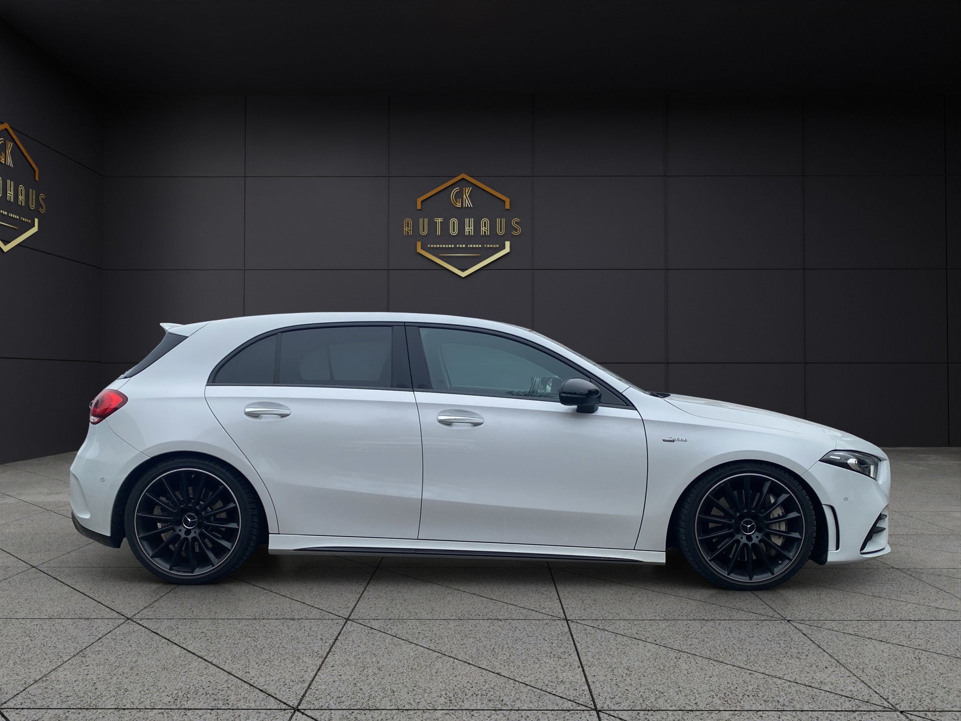 MERCEDES-BENZ A 35 AMG 4Matic Speedshift-image-5