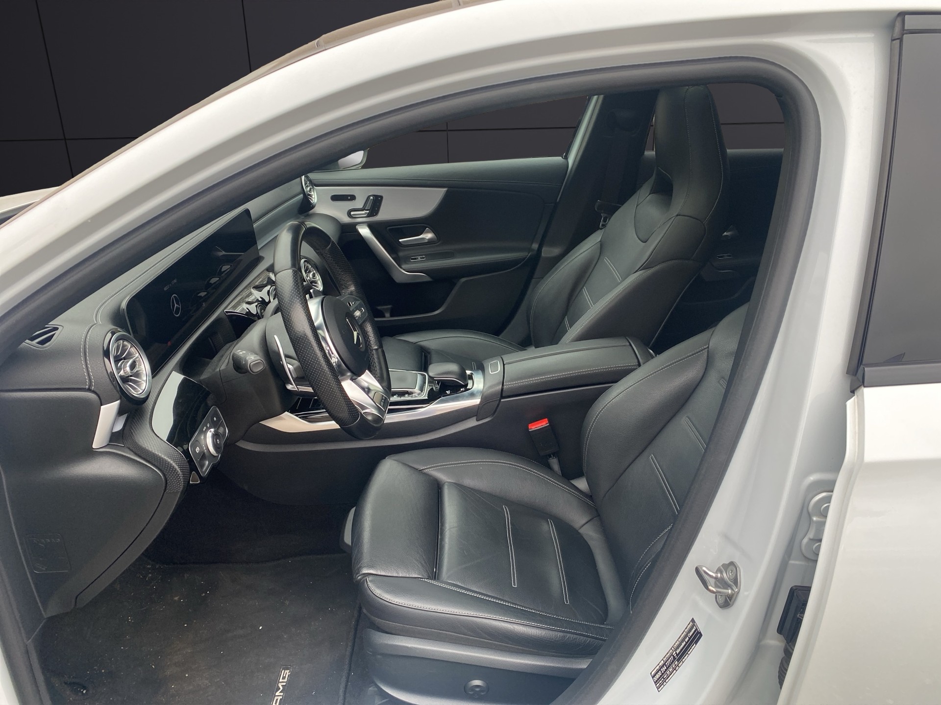 MERCEDES-BENZ A 35 AMG 4Matic Speedshift-image-8