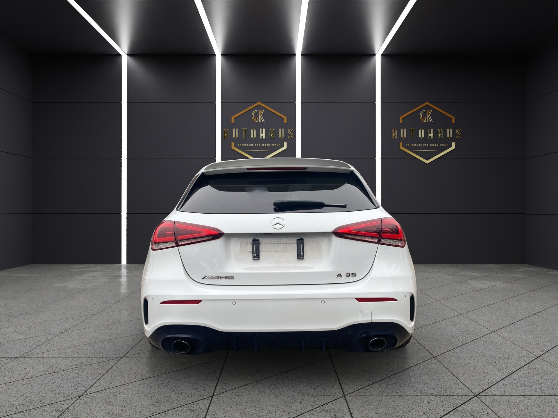 MERCEDES-BENZ A 35 AMG 4Matic Speedshift-image-3