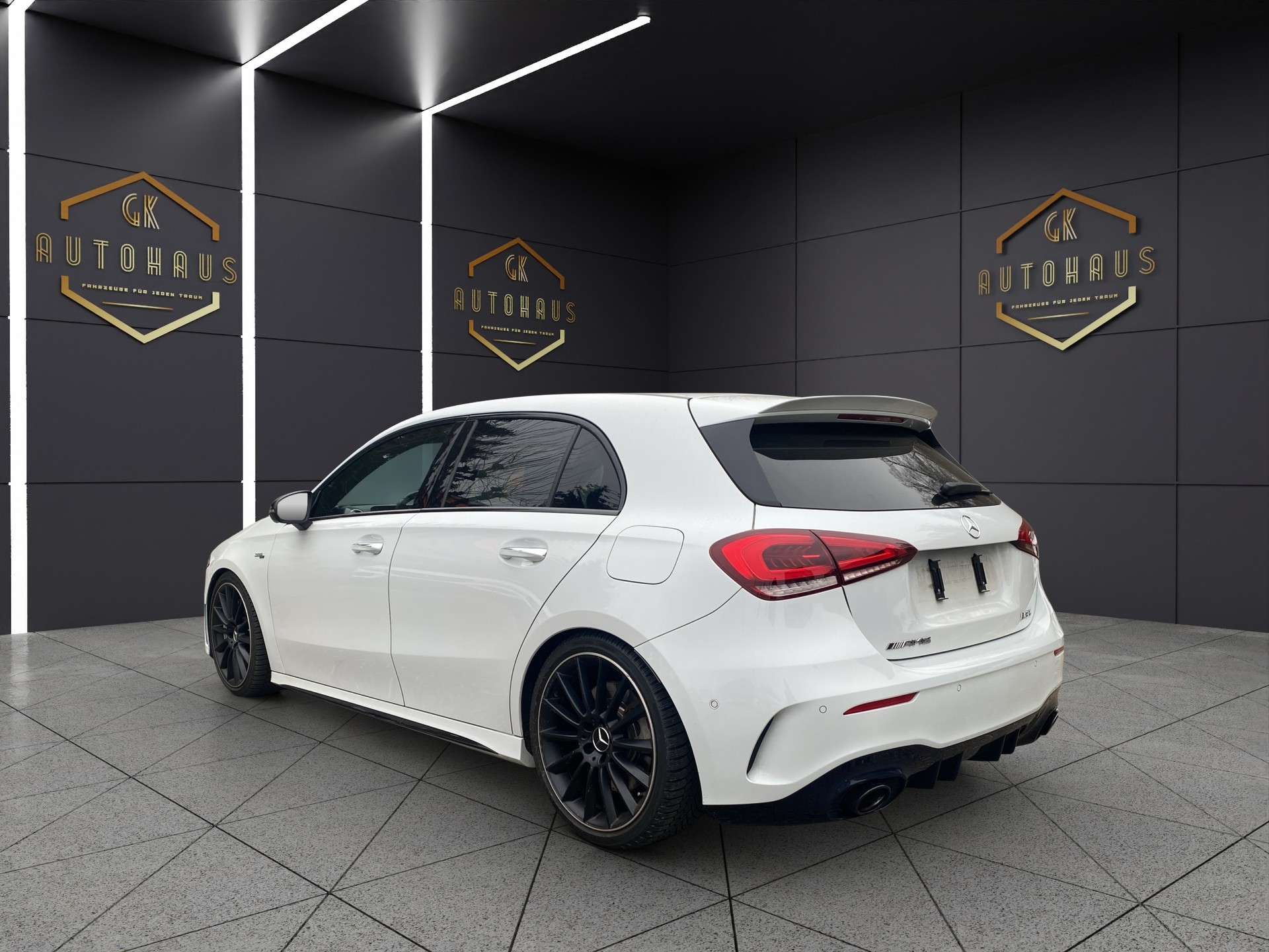 MERCEDES-BENZ A 35 AMG 4Matic Speedshift-image-2