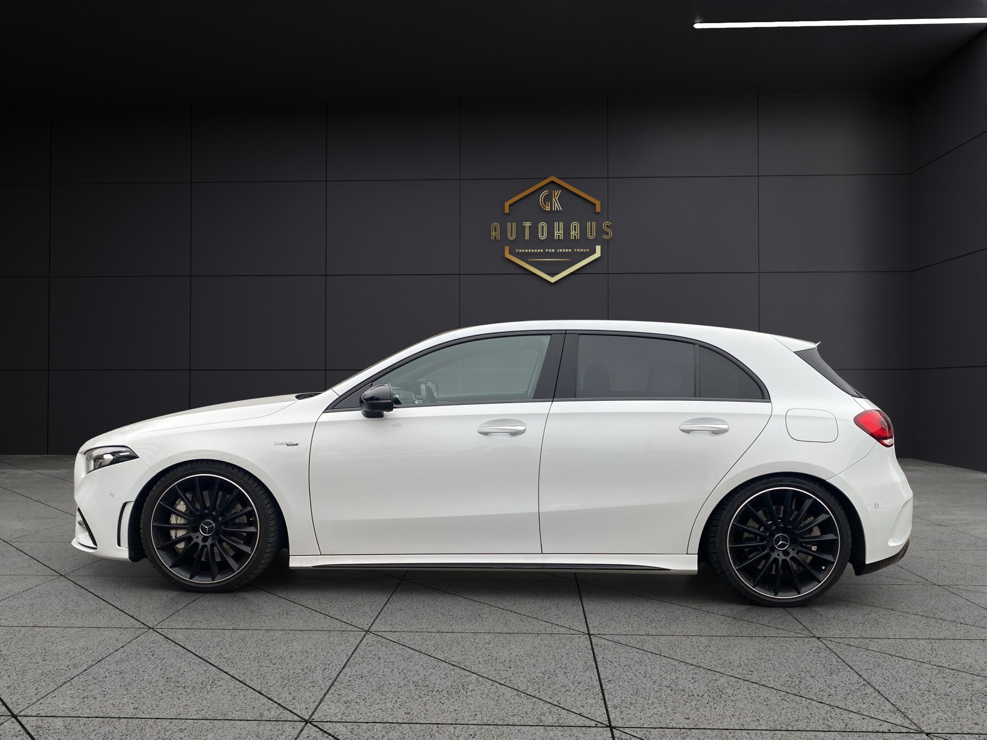MERCEDES-BENZ A 35 AMG 4Matic Speedshift-image-1