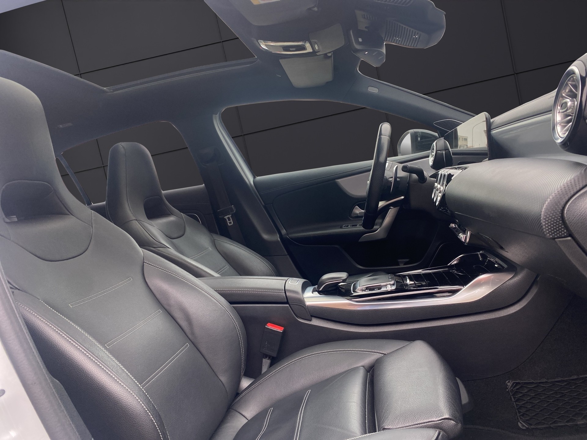 MERCEDES-BENZ A 35 AMG 4Matic Speedshift-image-13