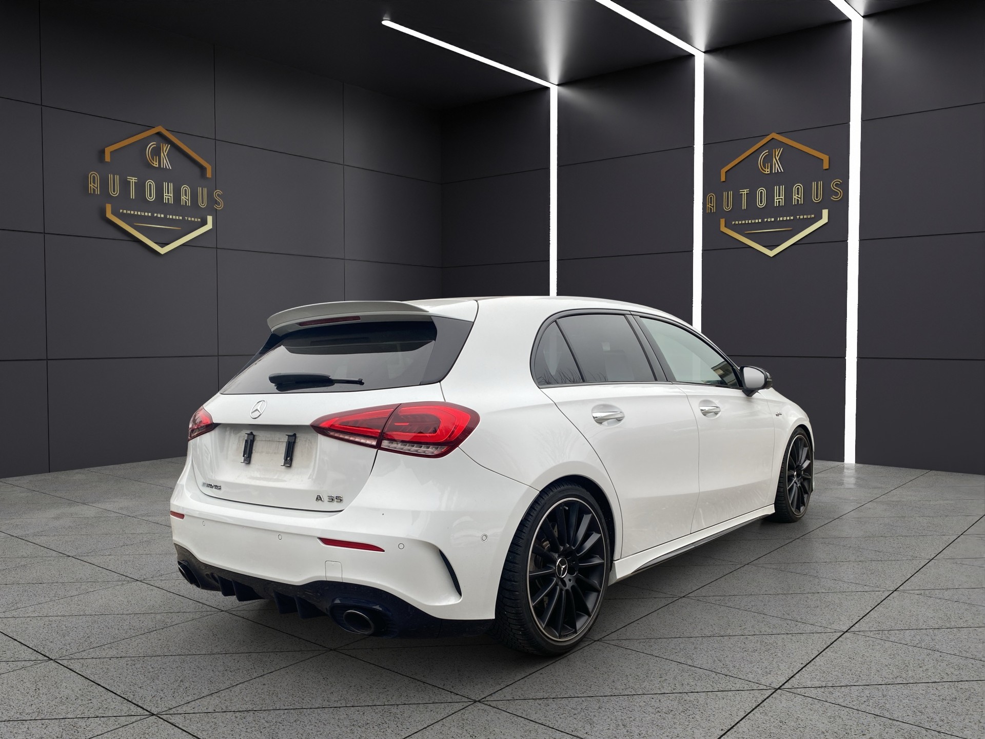 MERCEDES-BENZ A 35 AMG 4Matic Speedshift-image-4