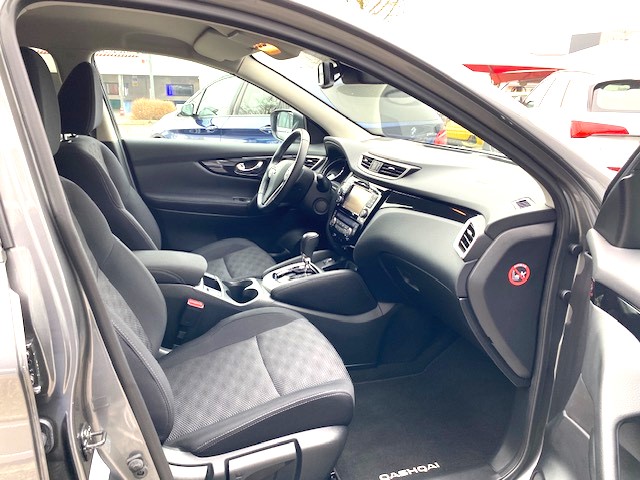 NISSAN Qashqai 1.2 DIG-T N-Connecta-image-11