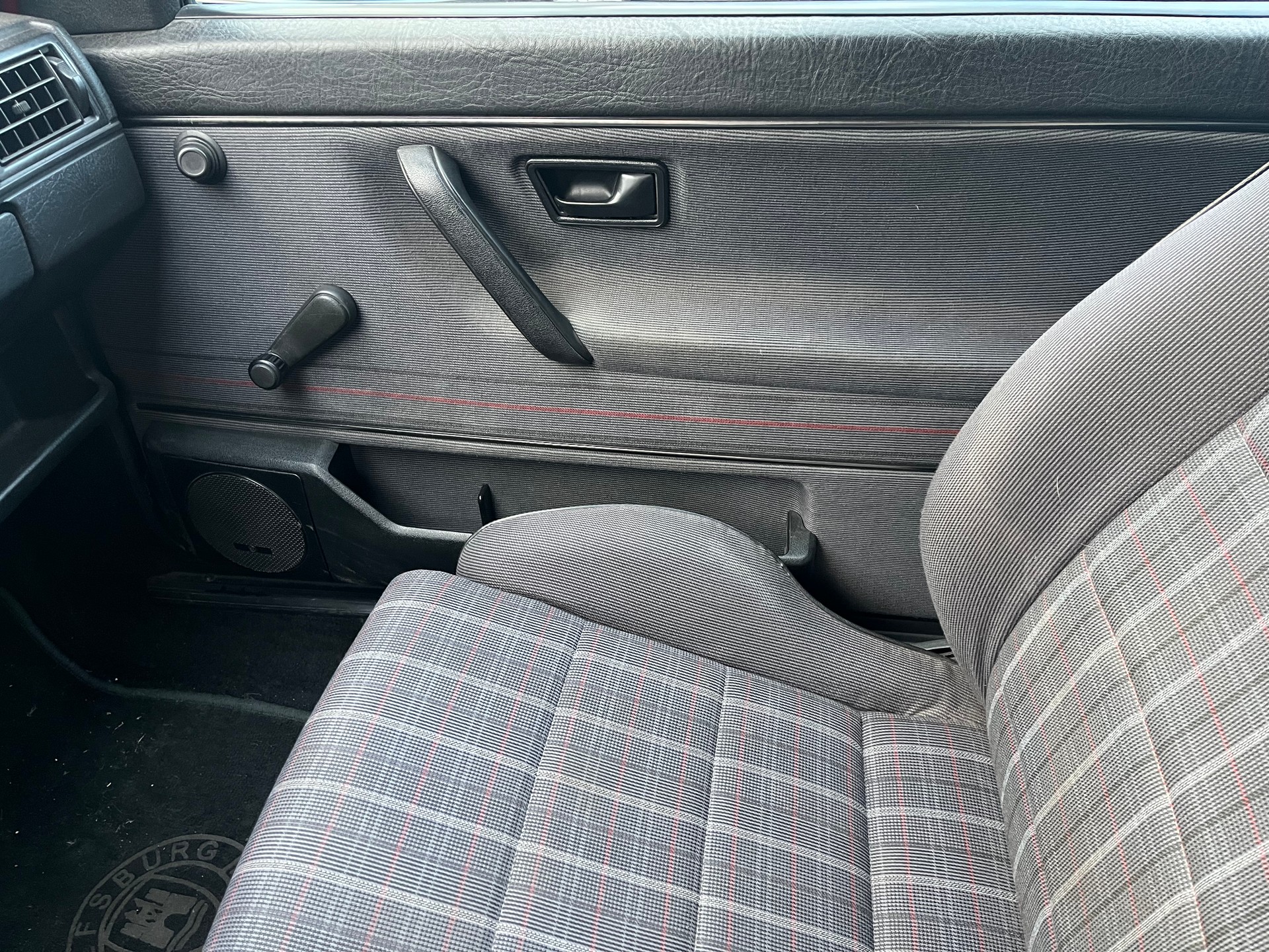 VW Golf 1800 GTI-image-16