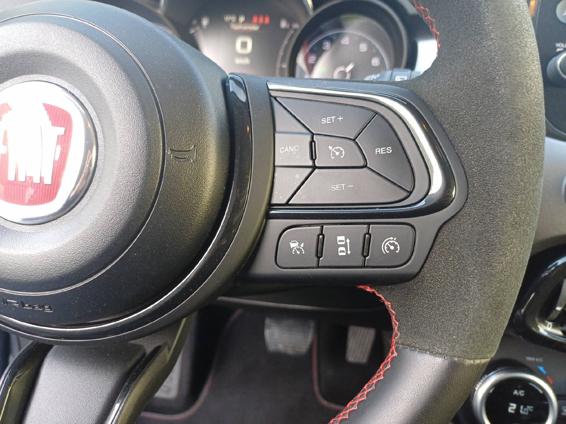 FIAT 500X 1.5 Hybrid Sport-image-14