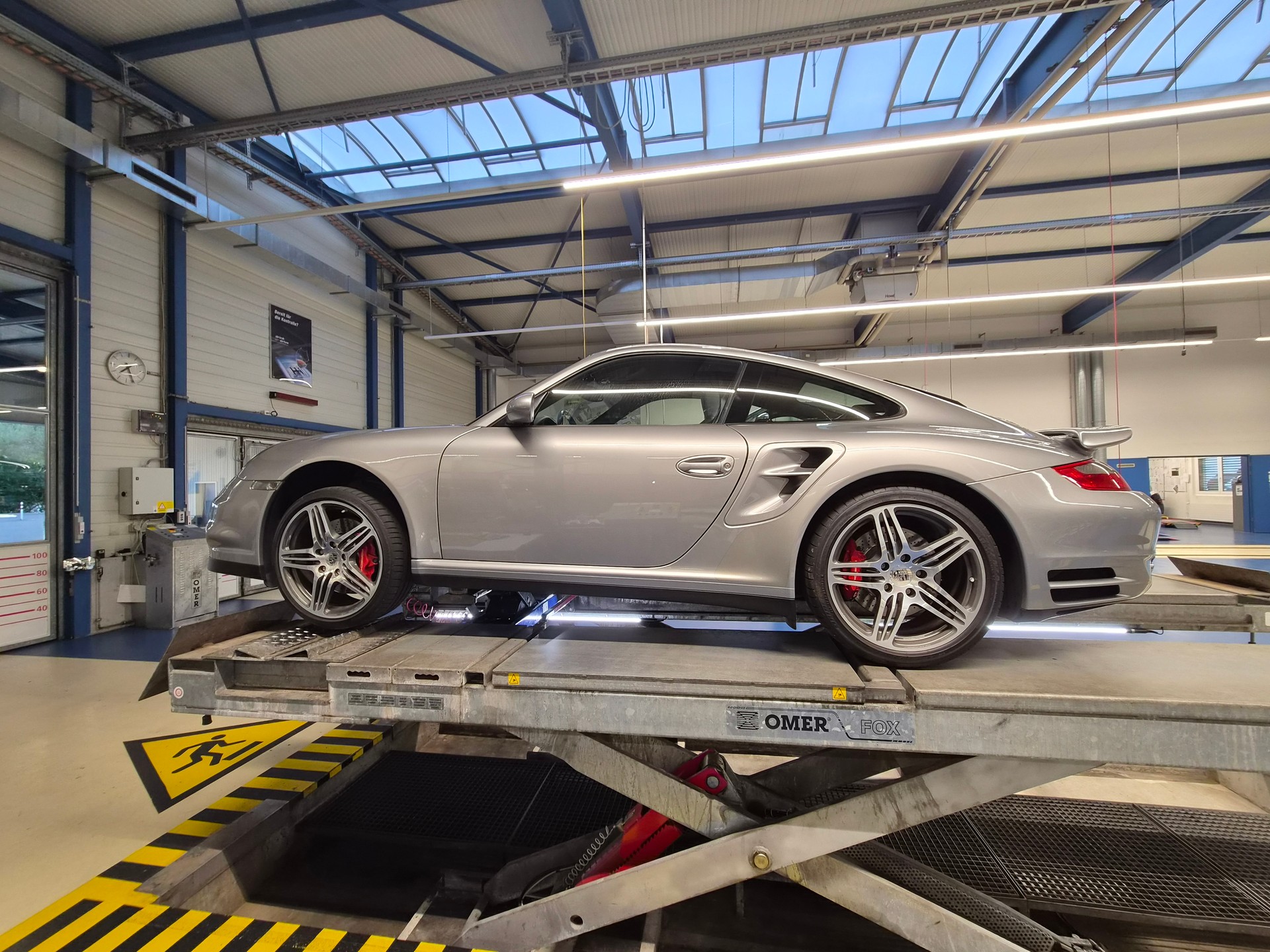 PORSCHE 911 Turbo-image-0