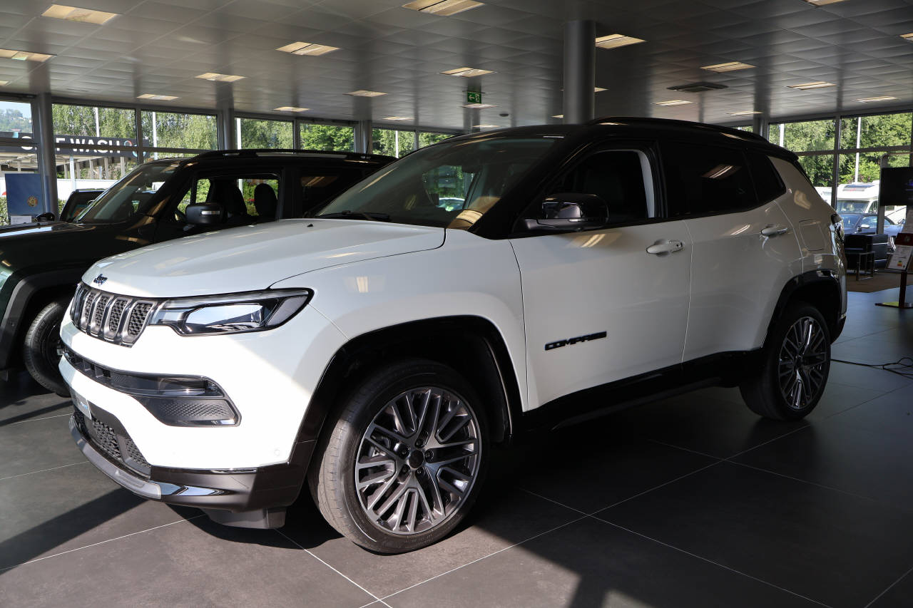 JEEP Compass 1.3 Summit 4xe-image-5