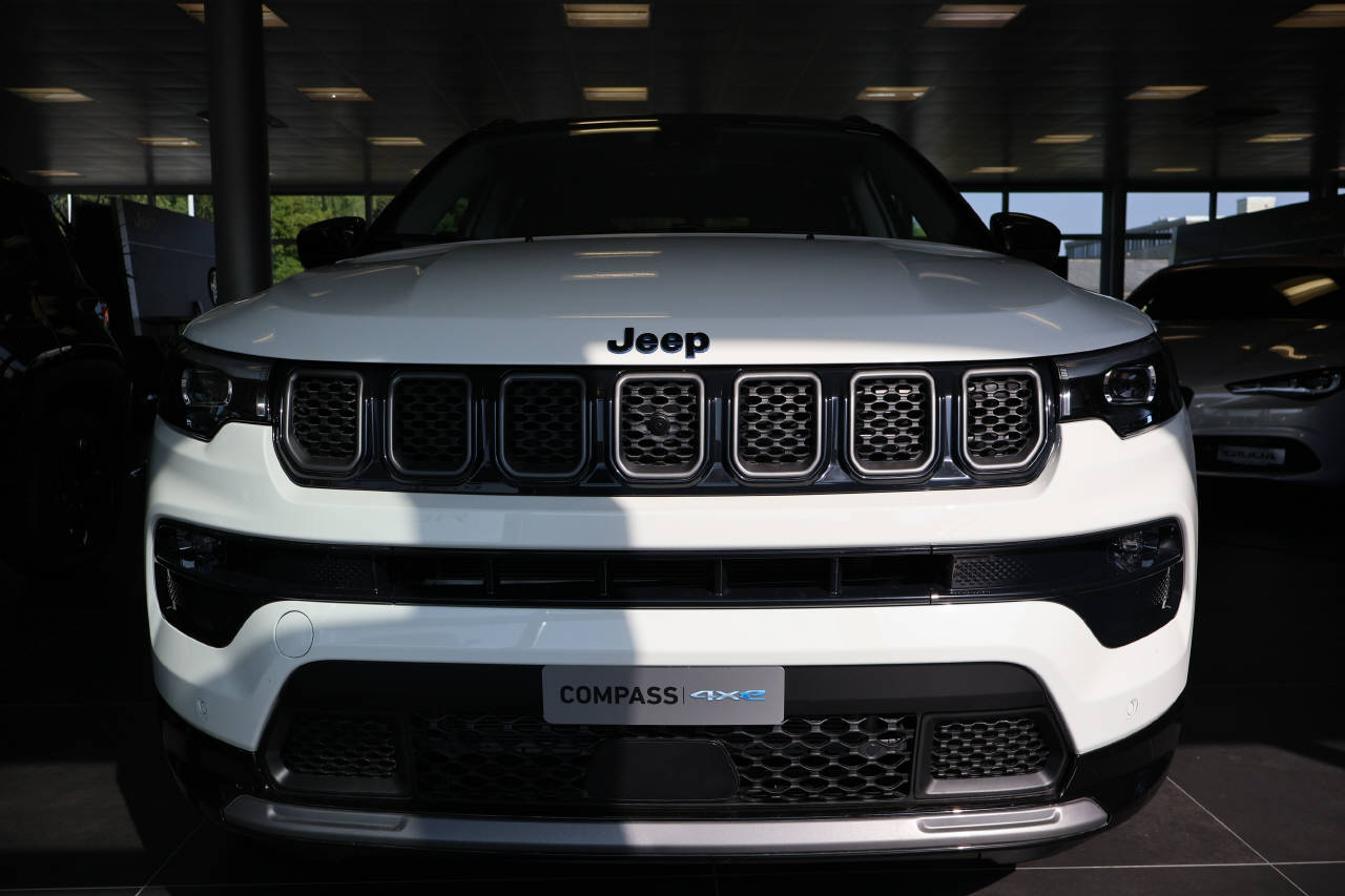 JEEP Compass 1.3 Summit 4xe-image-6