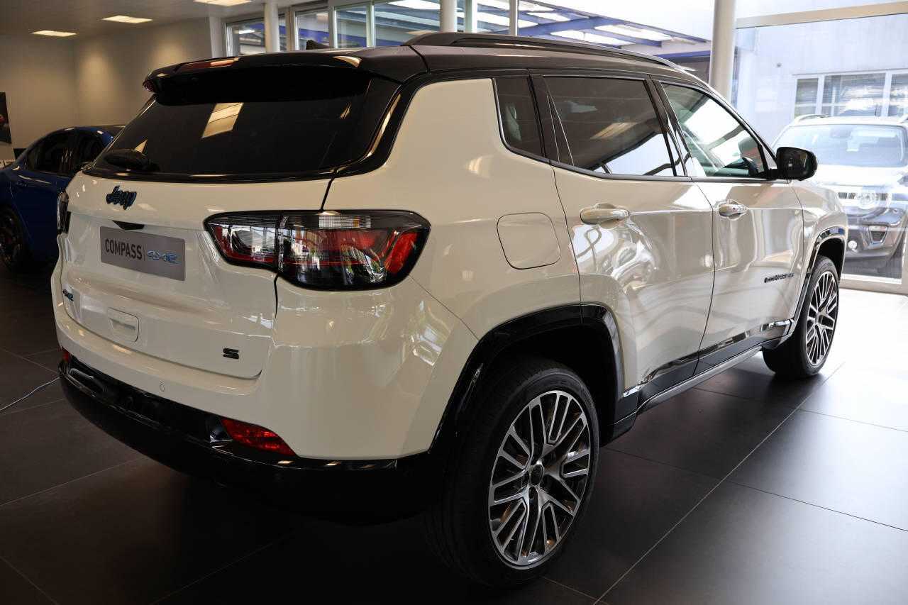 JEEP Compass 1.3 Summit 4xe-image-1