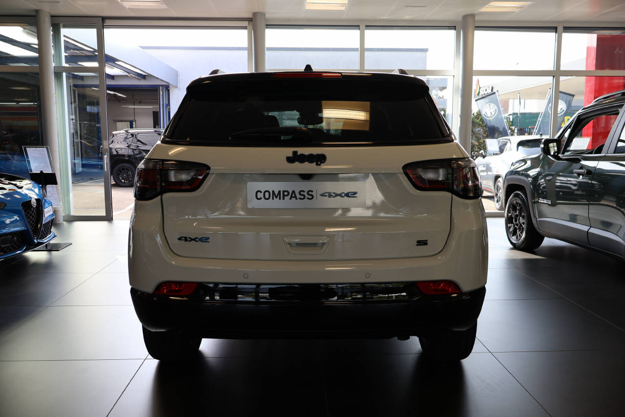 JEEP Compass 1.3 Summit 4xe-image-2