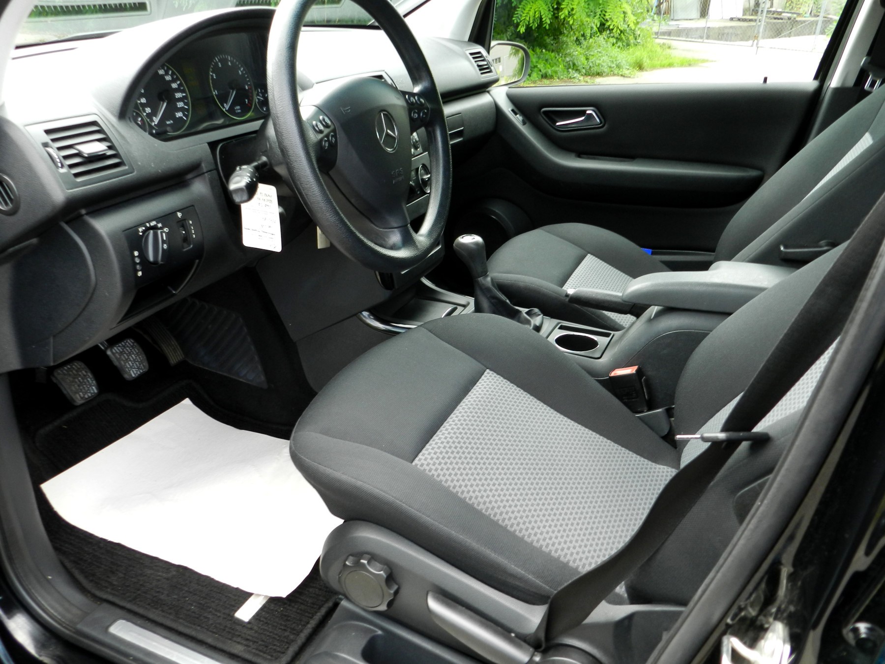 MERCEDES-BENZ A 150 Classic Edition-image-4