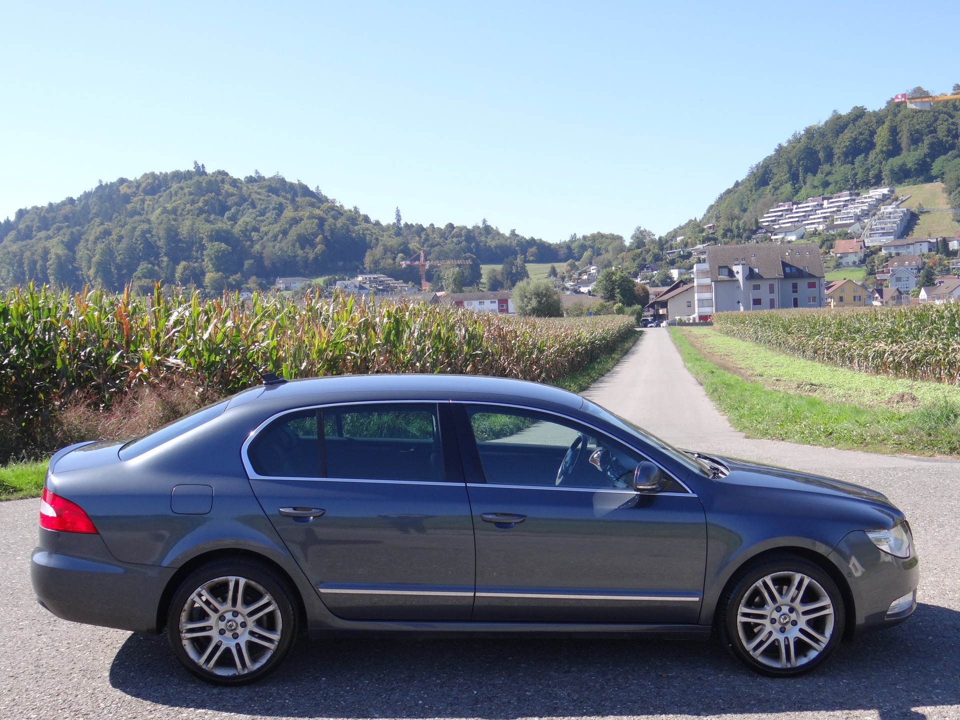 SKODA Superb 2.0 TDi Elegance DSG-image-4