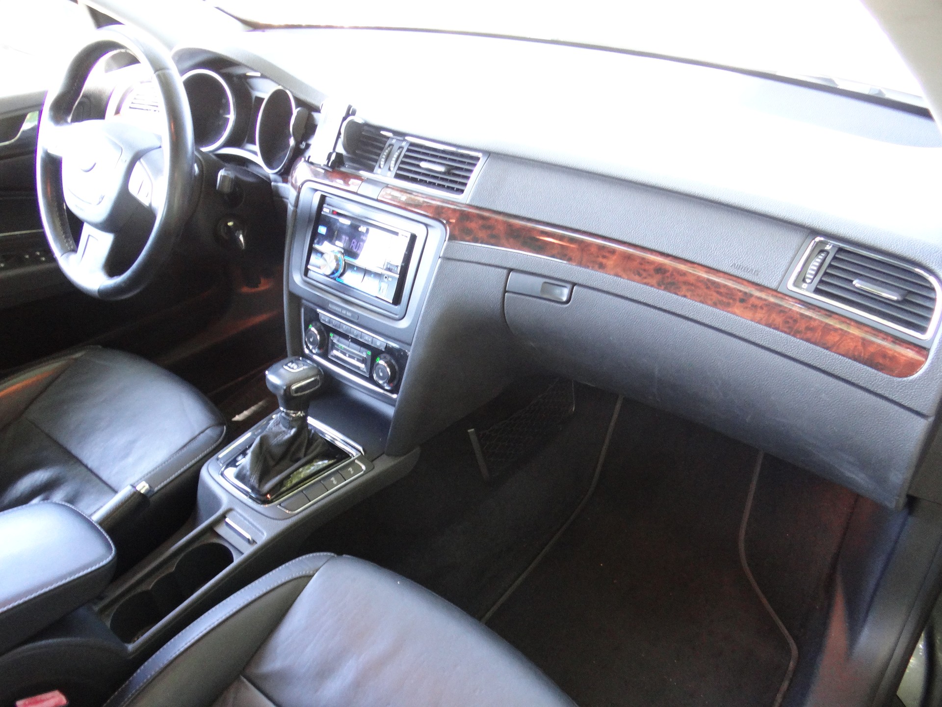 SKODA Superb 2.0 TDi Elegance DSG-image-17