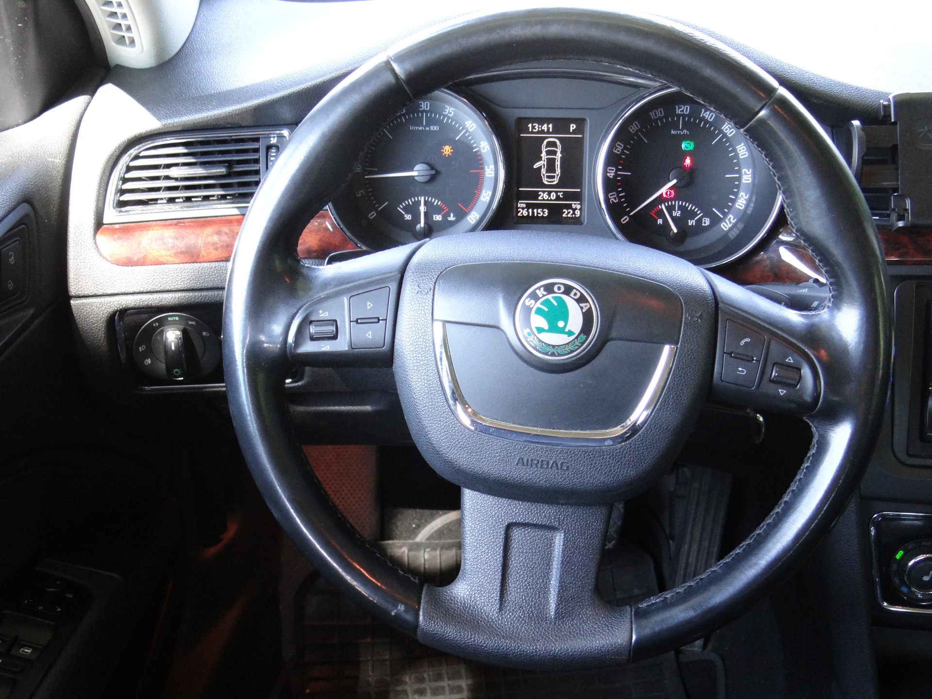 SKODA Superb 2.0 TDi Elegance DSG-image-12