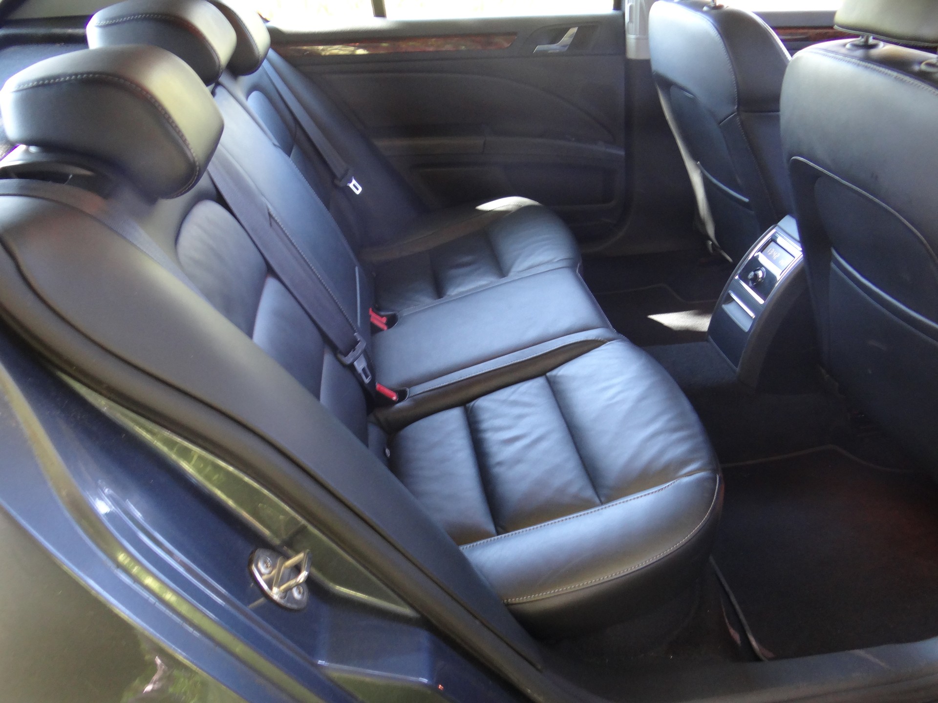 SKODA Superb 2.0 TDi Elegance DSG-image-15