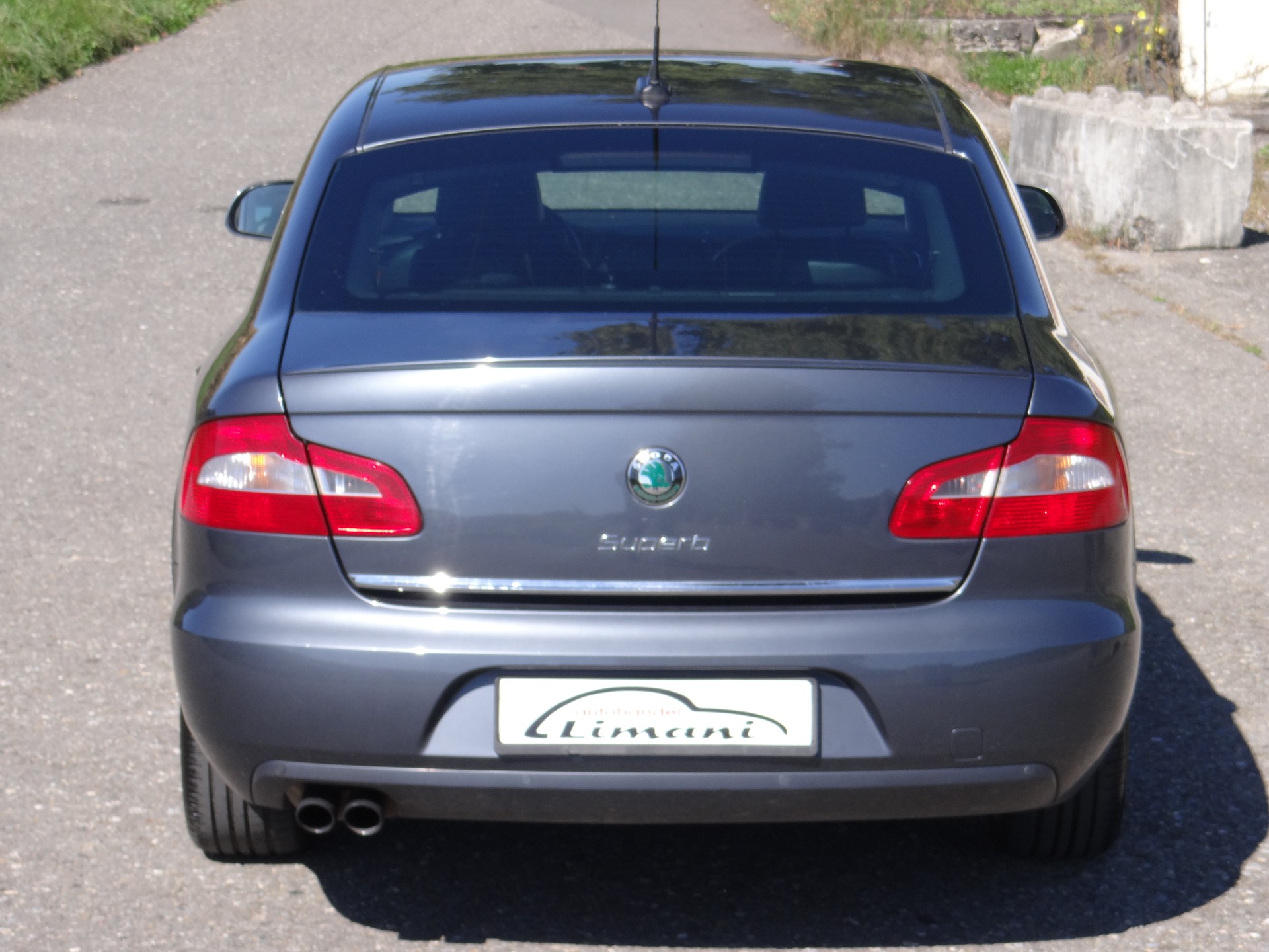 SKODA Superb 2.0 TDi Elegance DSG-image-6