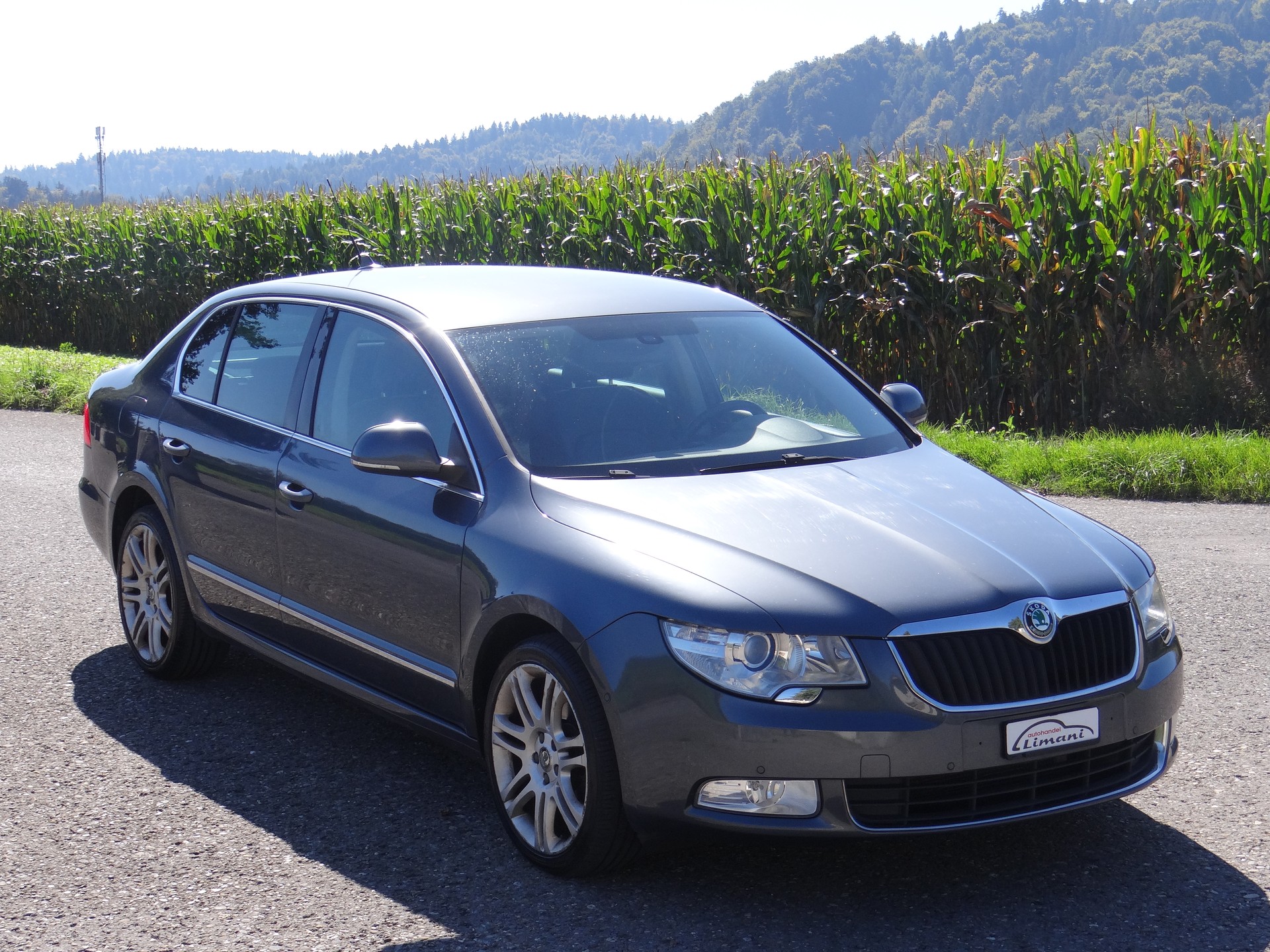 SKODA Superb 2.0 TDi Elegance DSG-image-3