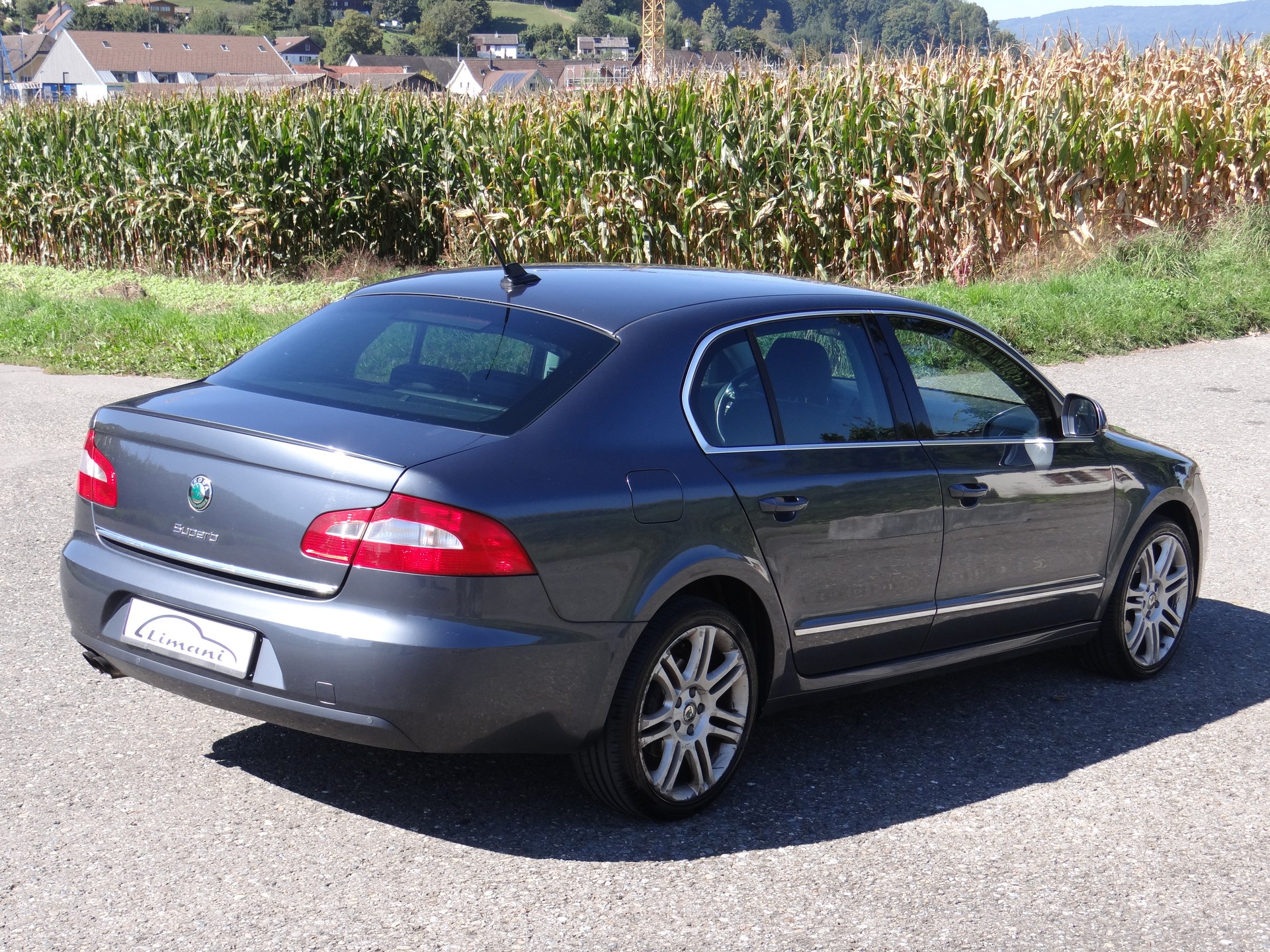 SKODA Superb 2.0 TDi Elegance DSG-image-5