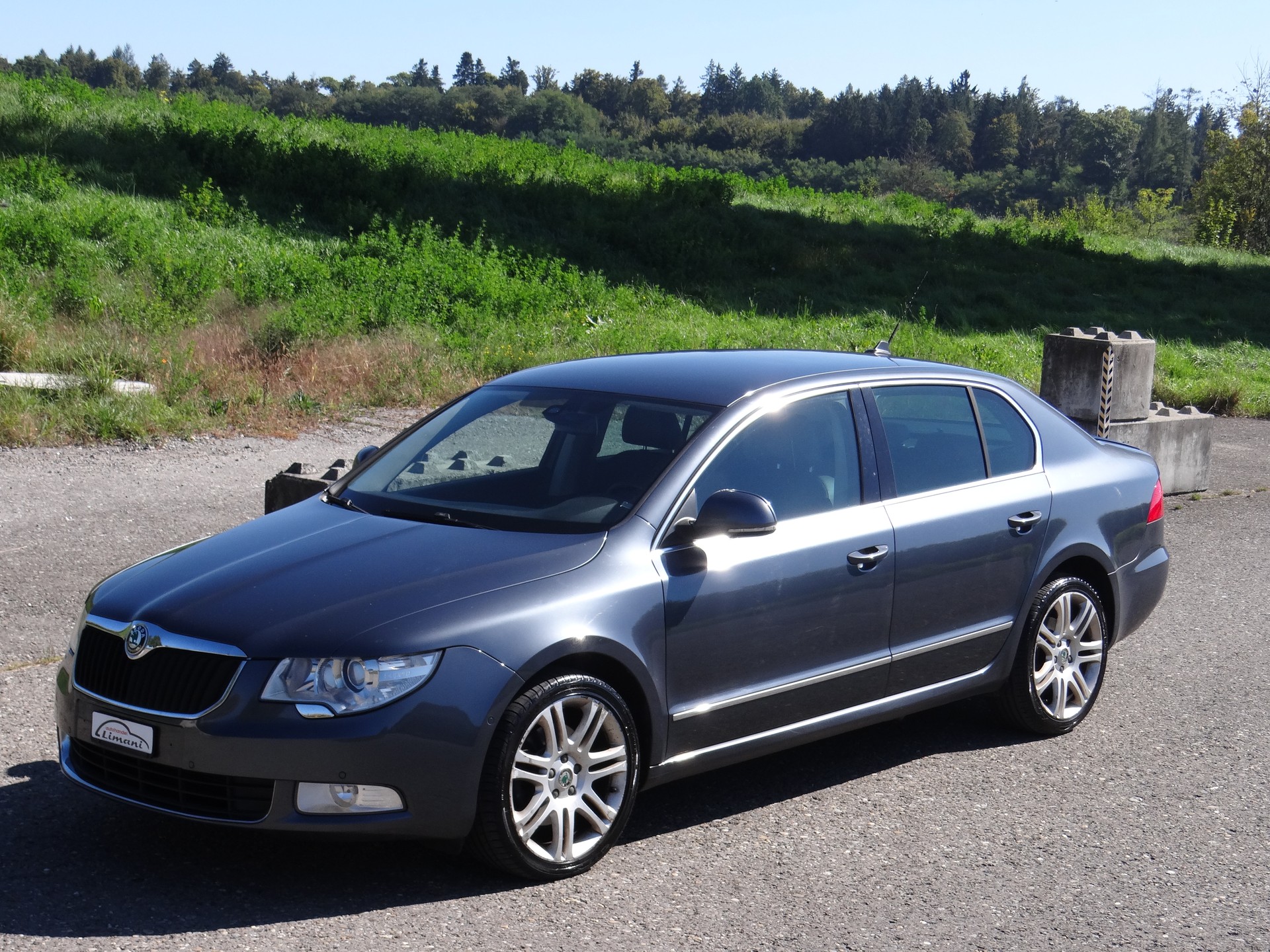 SKODA Superb 2.0 TDi Elegance DSG-image-1