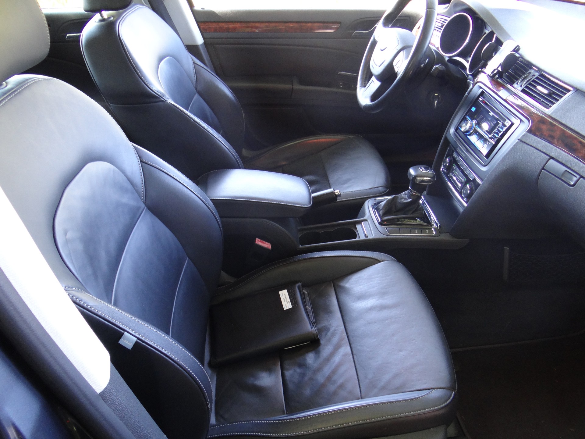 SKODA Superb 2.0 TDi Elegance DSG-image-16