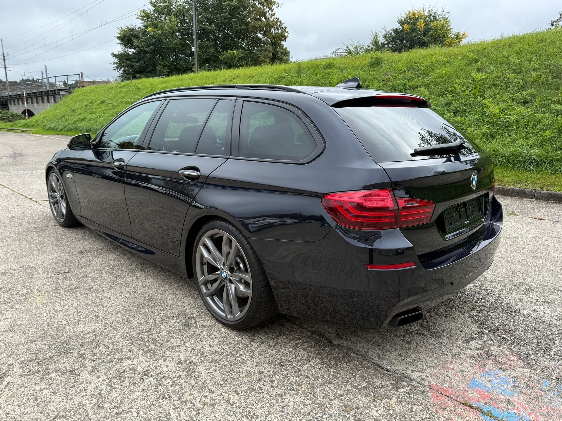 BMW M550d Touring xDrive Steptronic-image-2