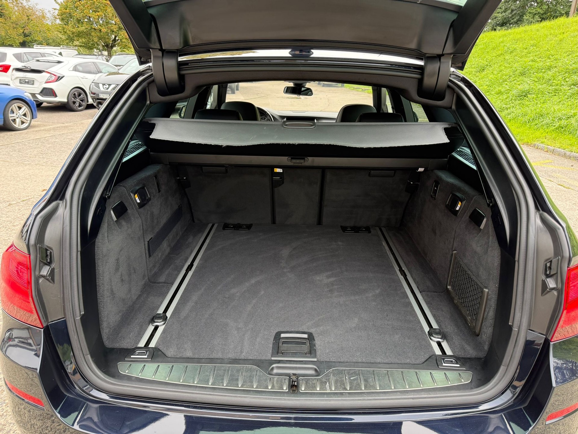 BMW M550d Touring xDrive Steptronic-image-12