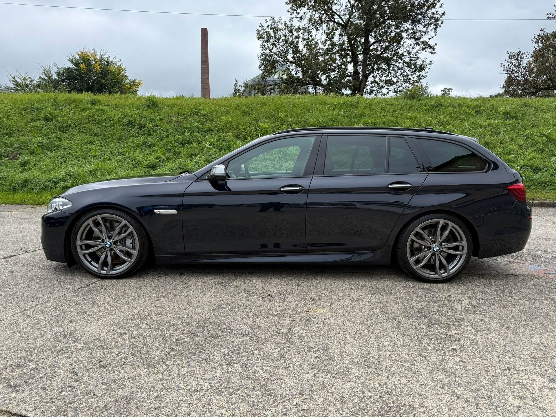 BMW M550d Touring xDrive Steptronic-image-1