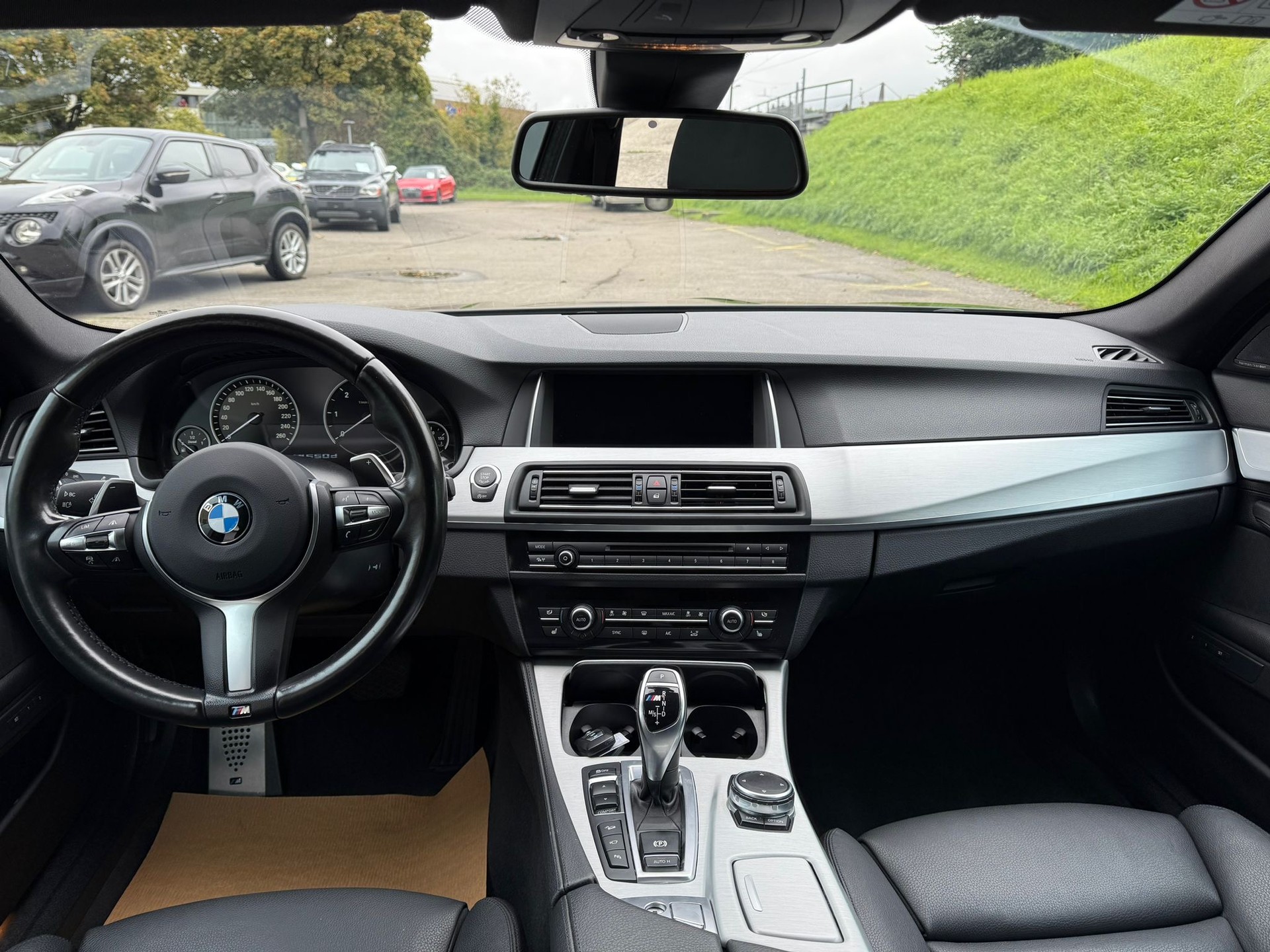 BMW M550d Touring xDrive Steptronic-image-9