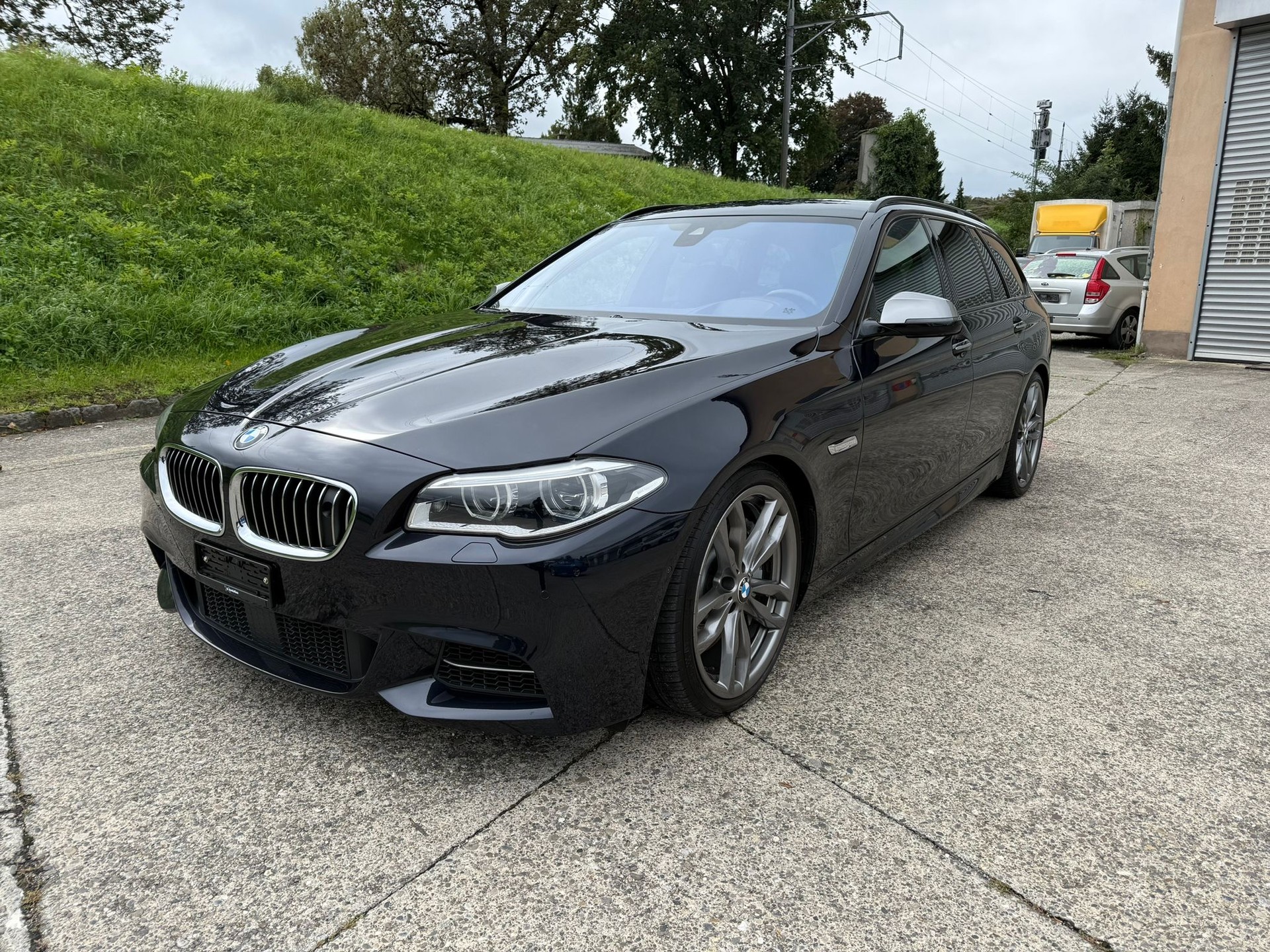 BMW M550d Touring xDrive Steptronic-image-0