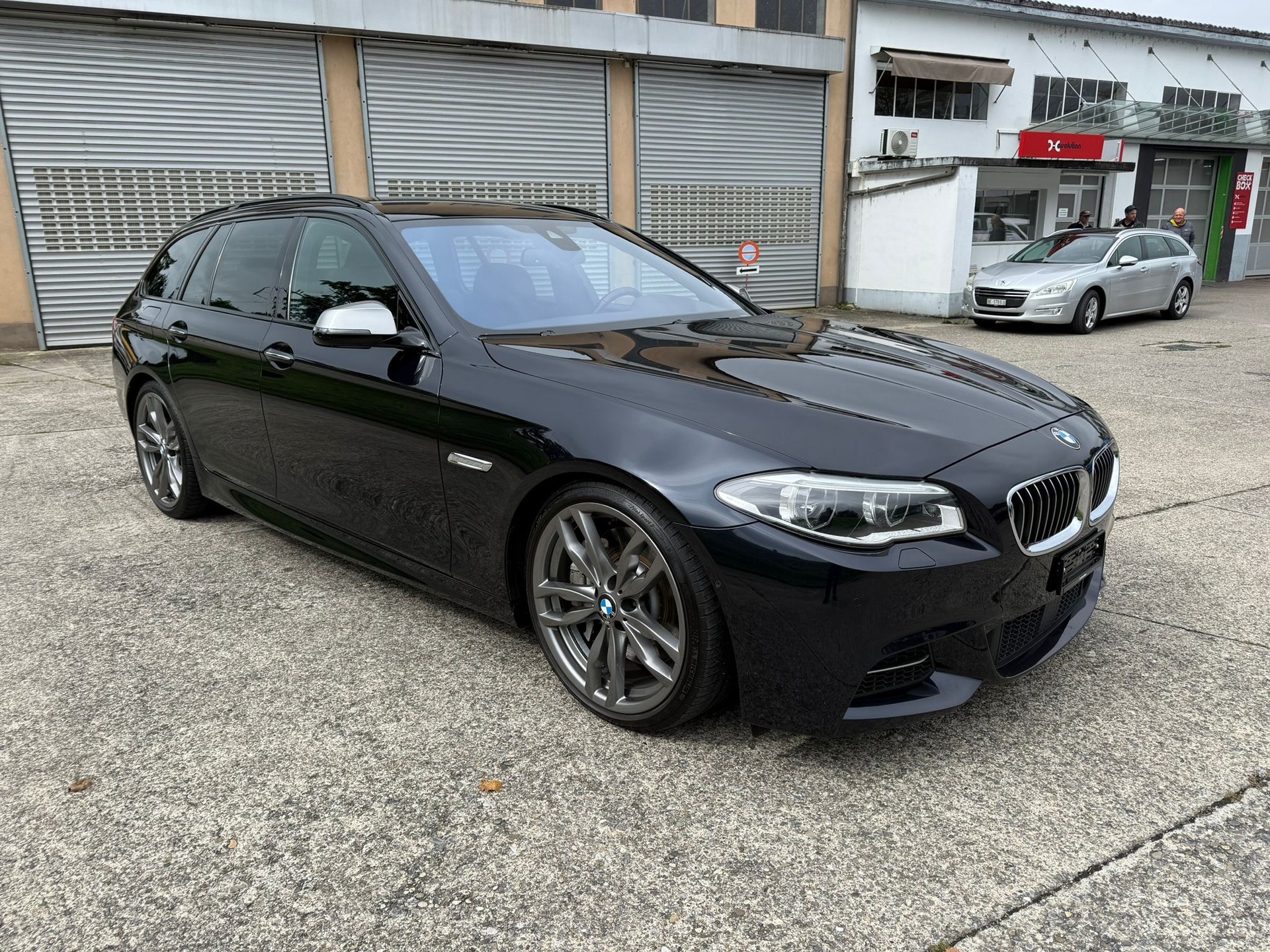 BMW M550d Touring xDrive Steptronic-image-6