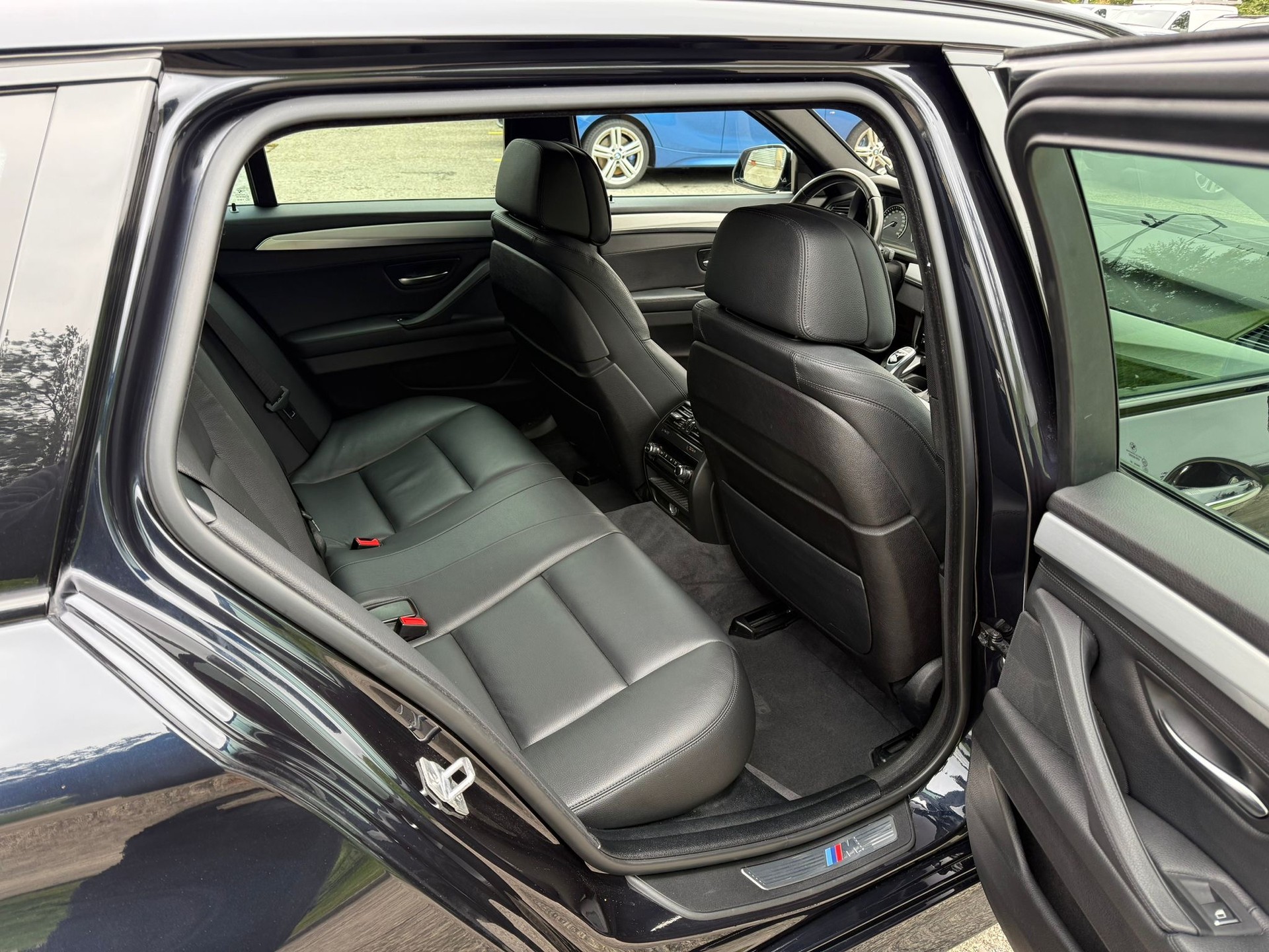 BMW M550d Touring xDrive Steptronic-image-11