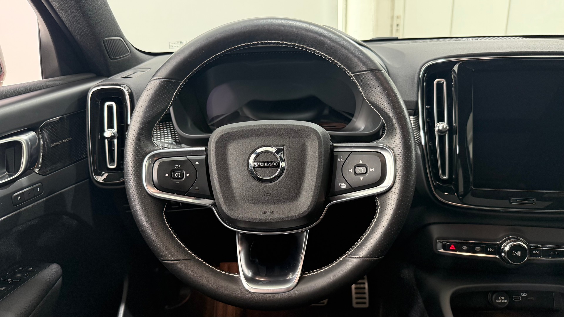 POLESTAR XC40 P8 AWD Pure Electric R-Design-image-12