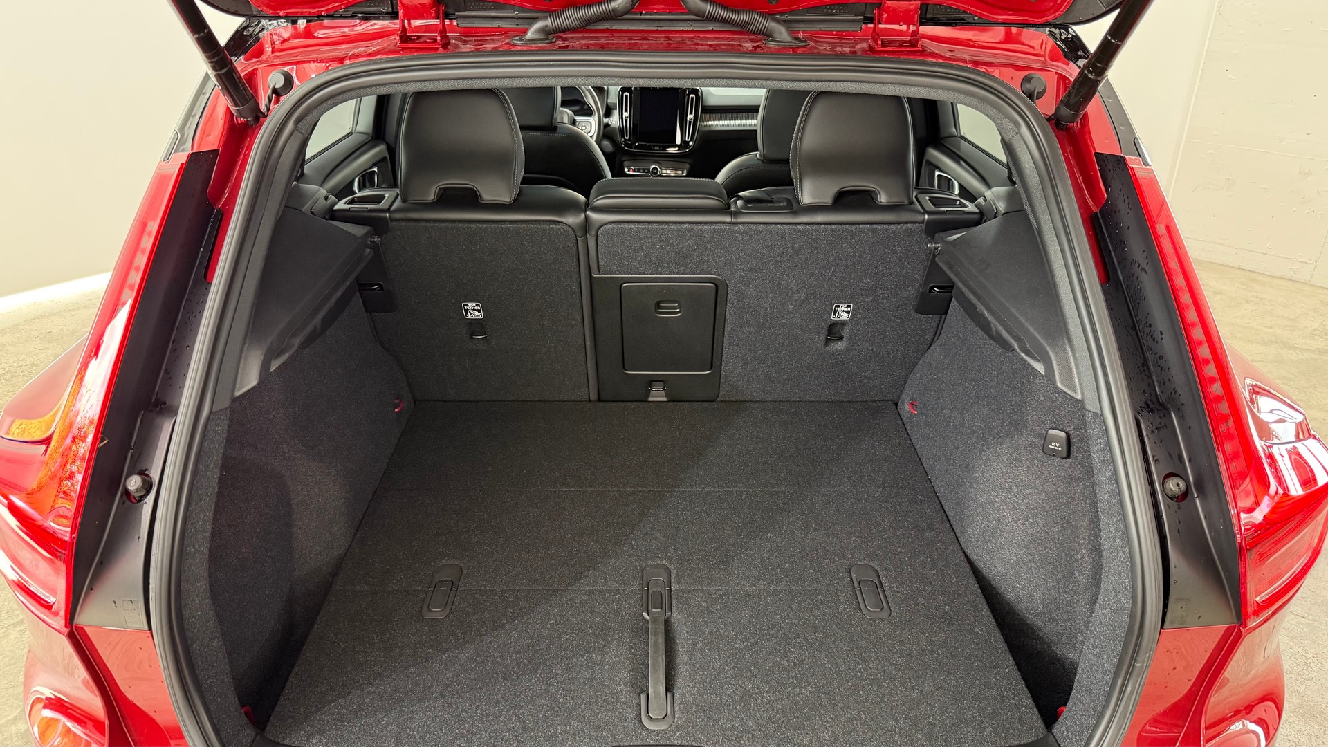 POLESTAR XC40 P8 AWD Pure Electric R-Design-image-10