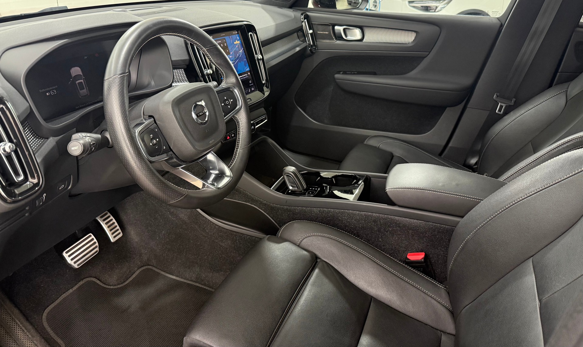 POLESTAR XC40 P8 AWD Pure Electric R-Design-image-3