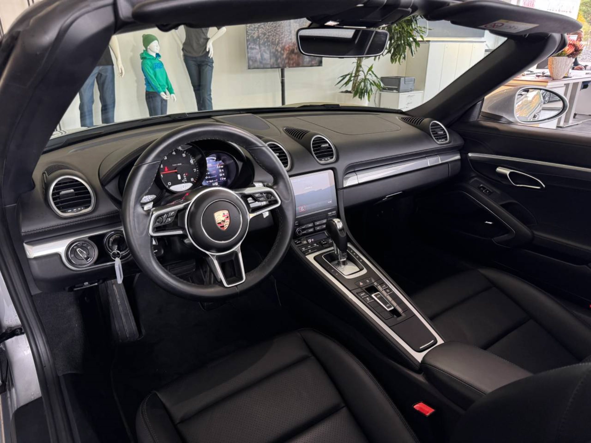 PORSCHE 718 Boxster-image-15