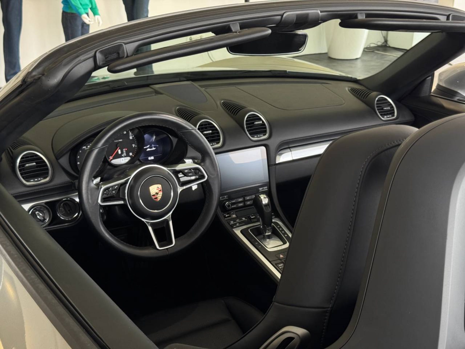 PORSCHE 718 Boxster-image-14