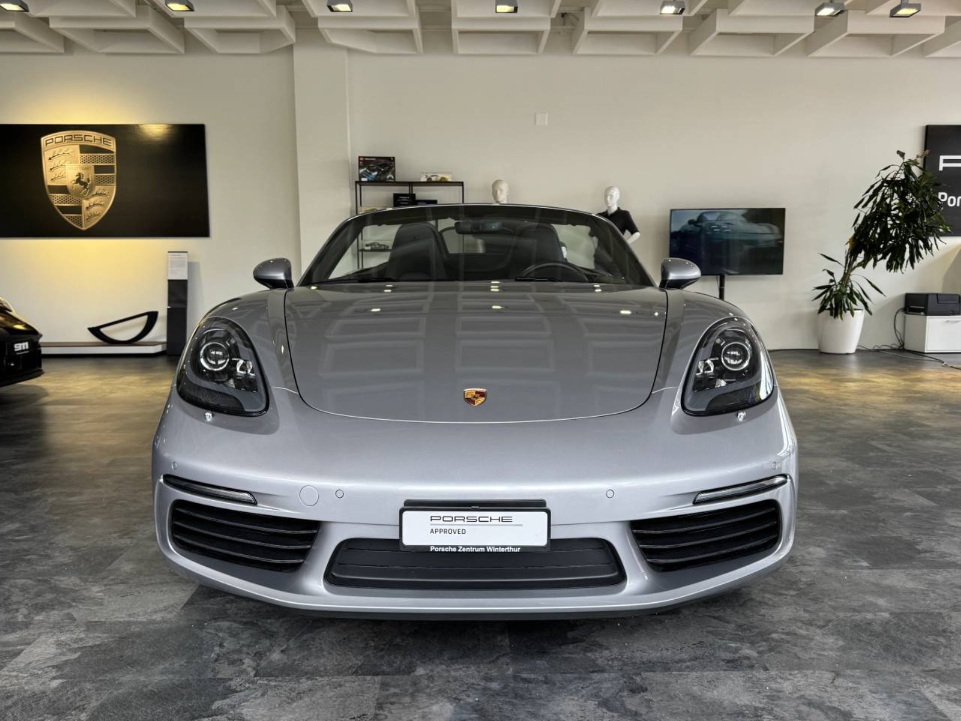 PORSCHE 718 Boxster-image-5
