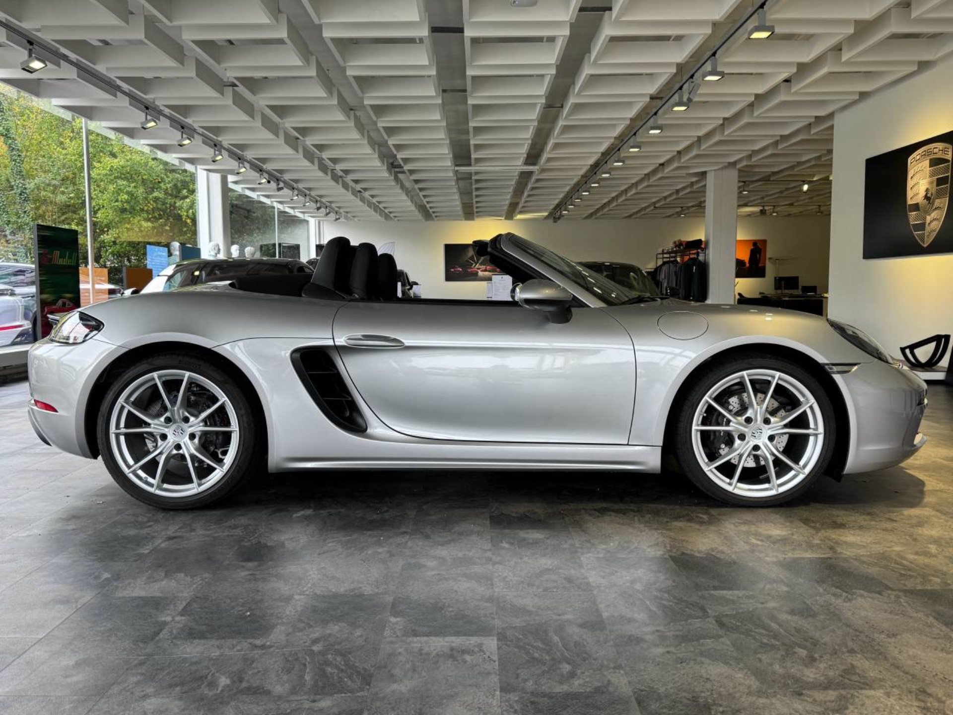 PORSCHE 718 Boxster-image-7