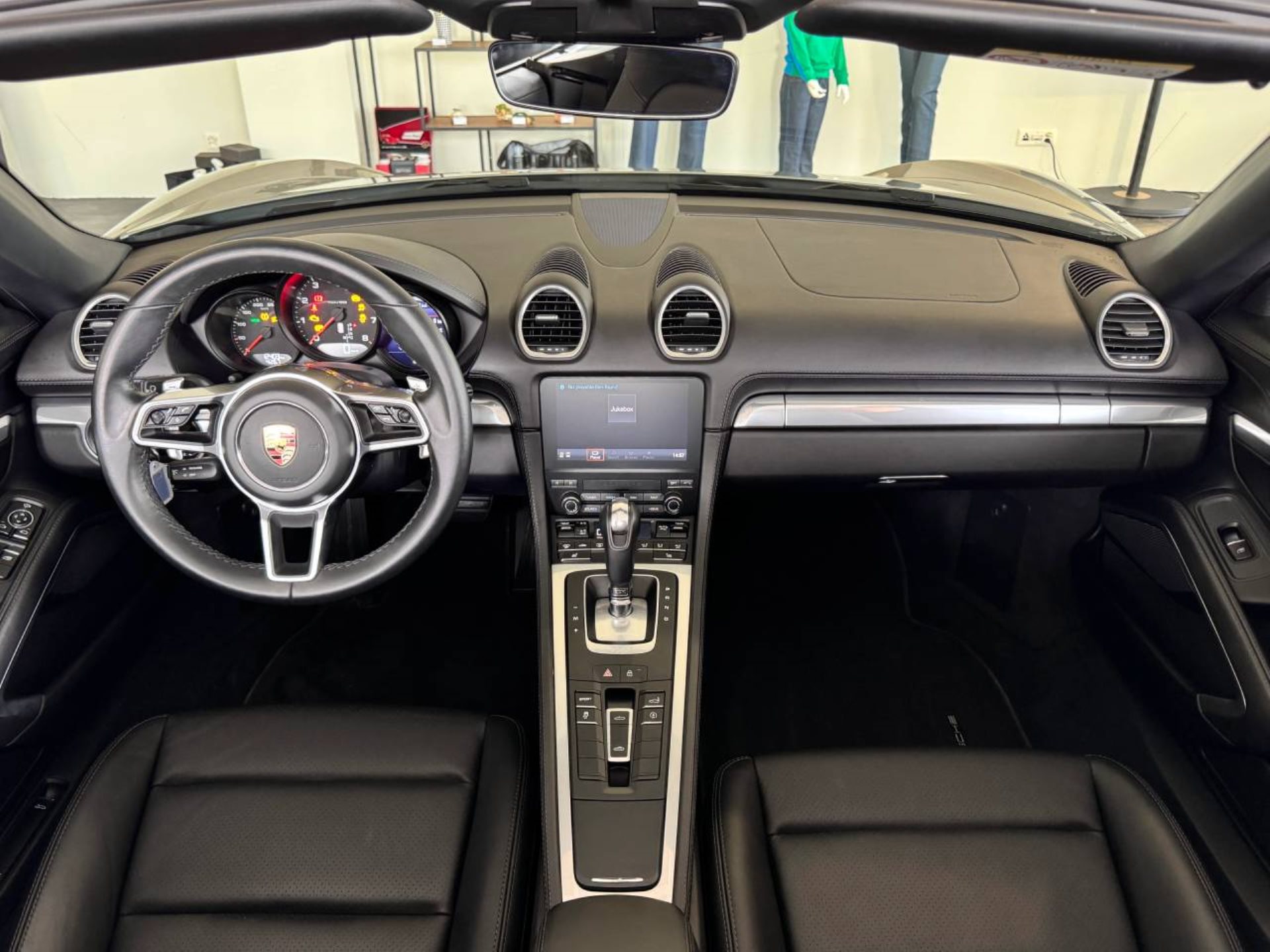 PORSCHE 718 Boxster-image-19