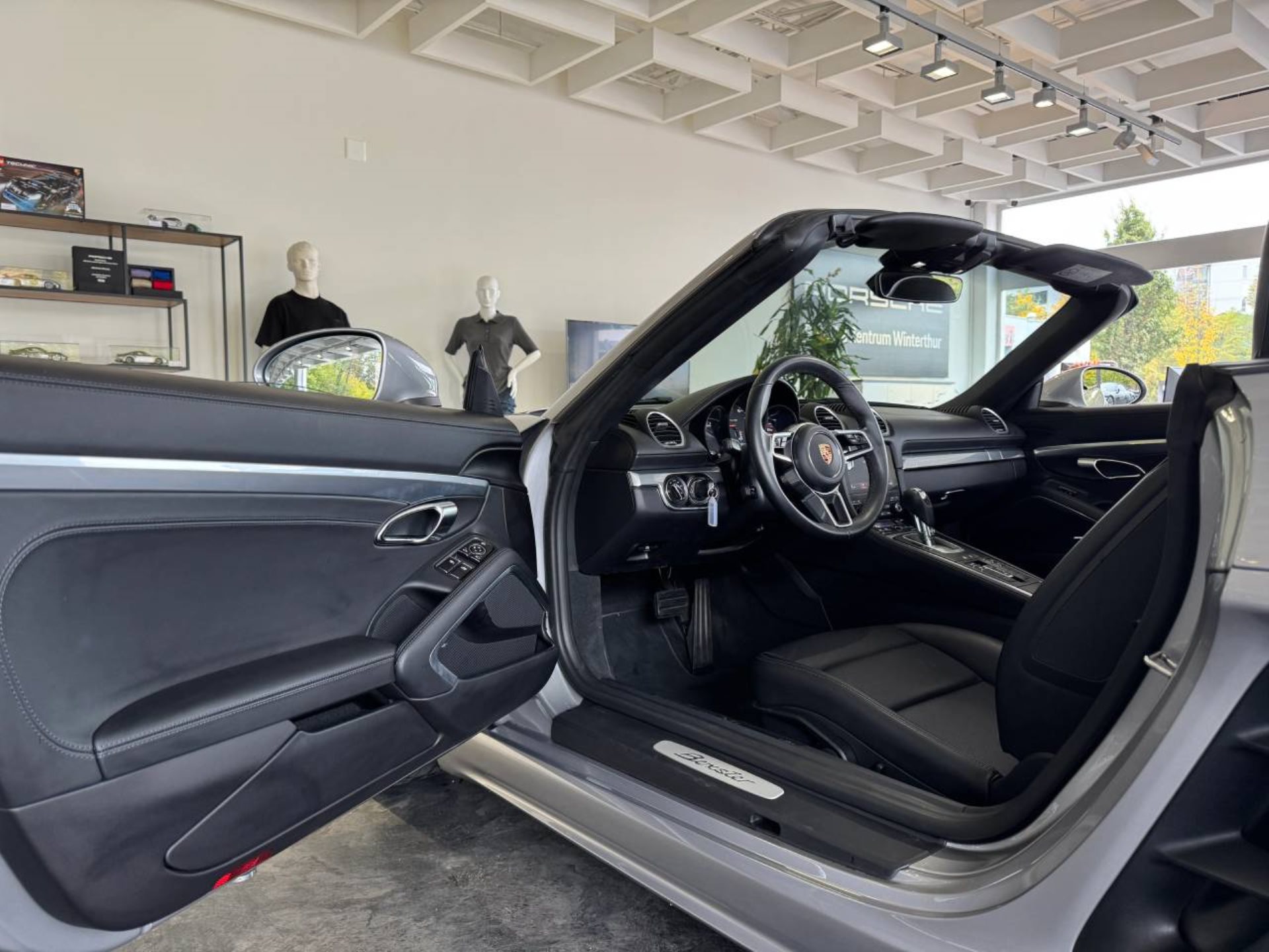 PORSCHE 718 Boxster-image-3