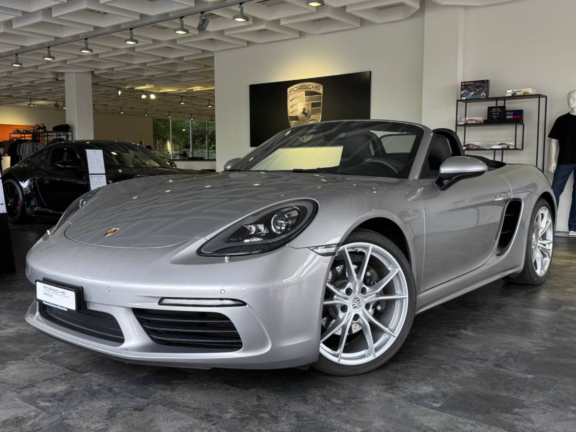 PORSCHE 718 Boxster-image-0