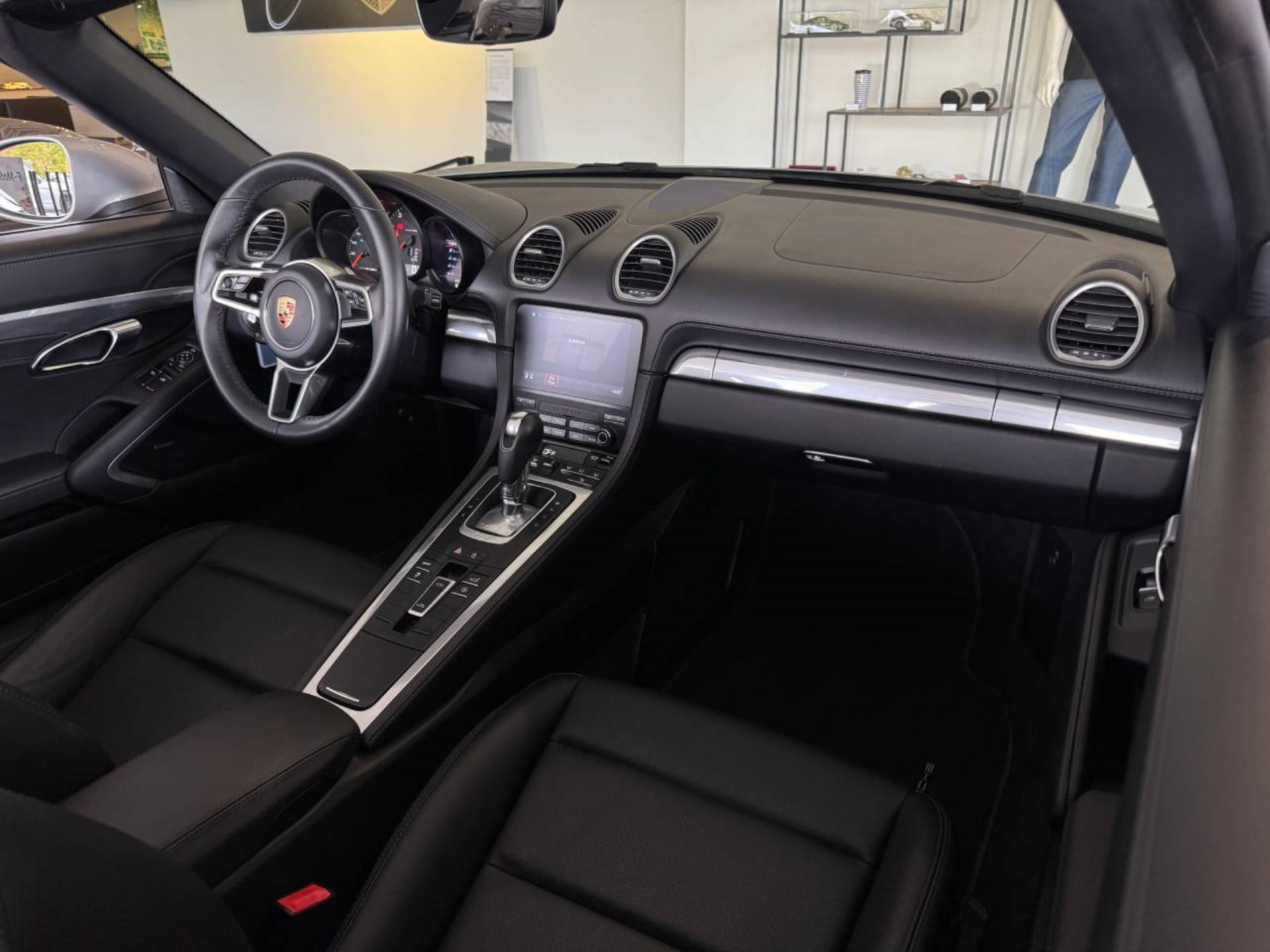 PORSCHE 718 Boxster-image-23