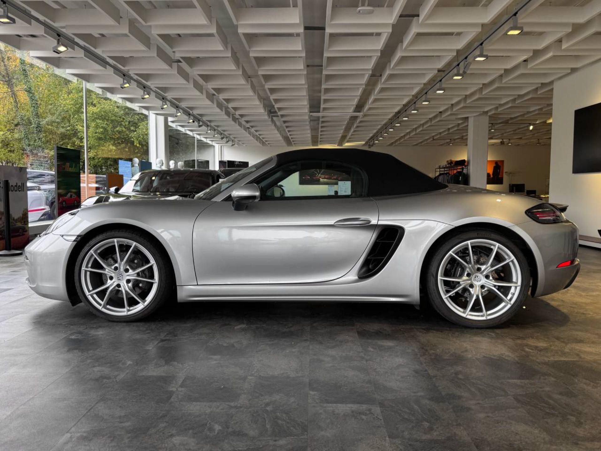 PORSCHE 718 Boxster-image-9