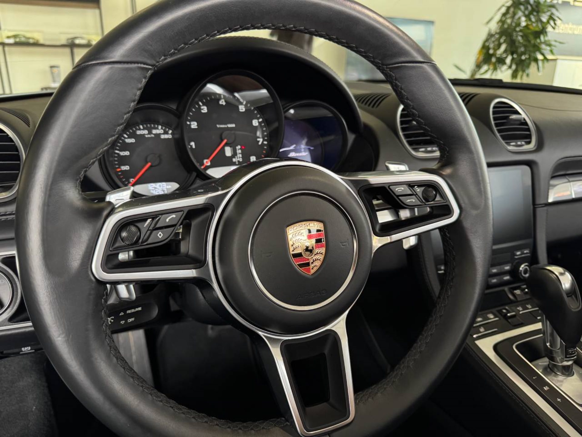 PORSCHE 718 Boxster-image-16