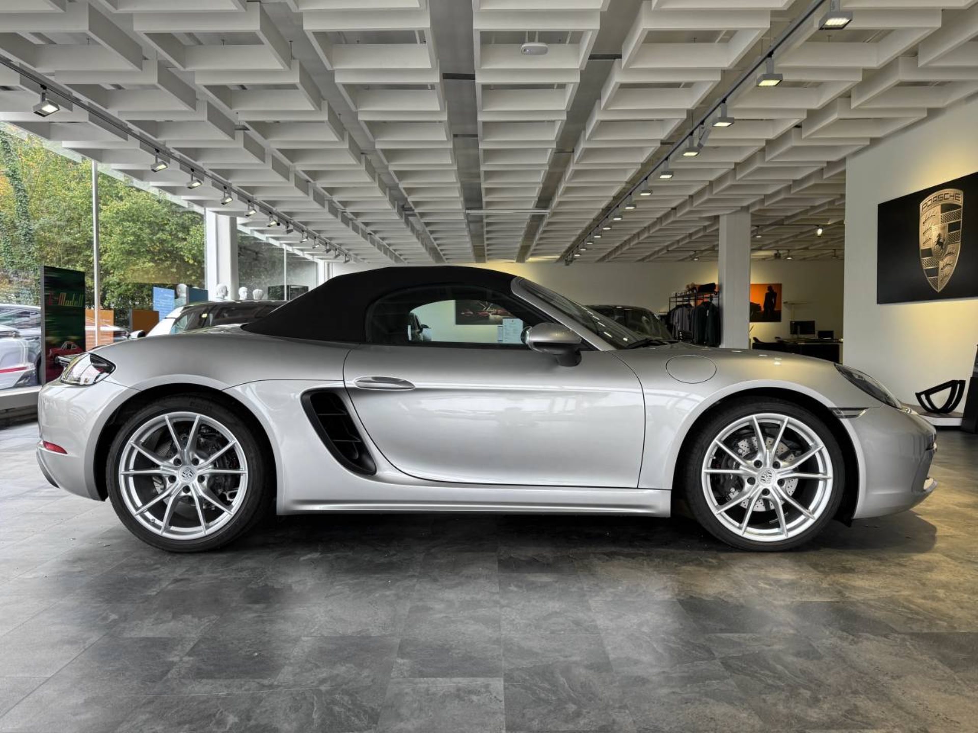 PORSCHE 718 Boxster-image-8