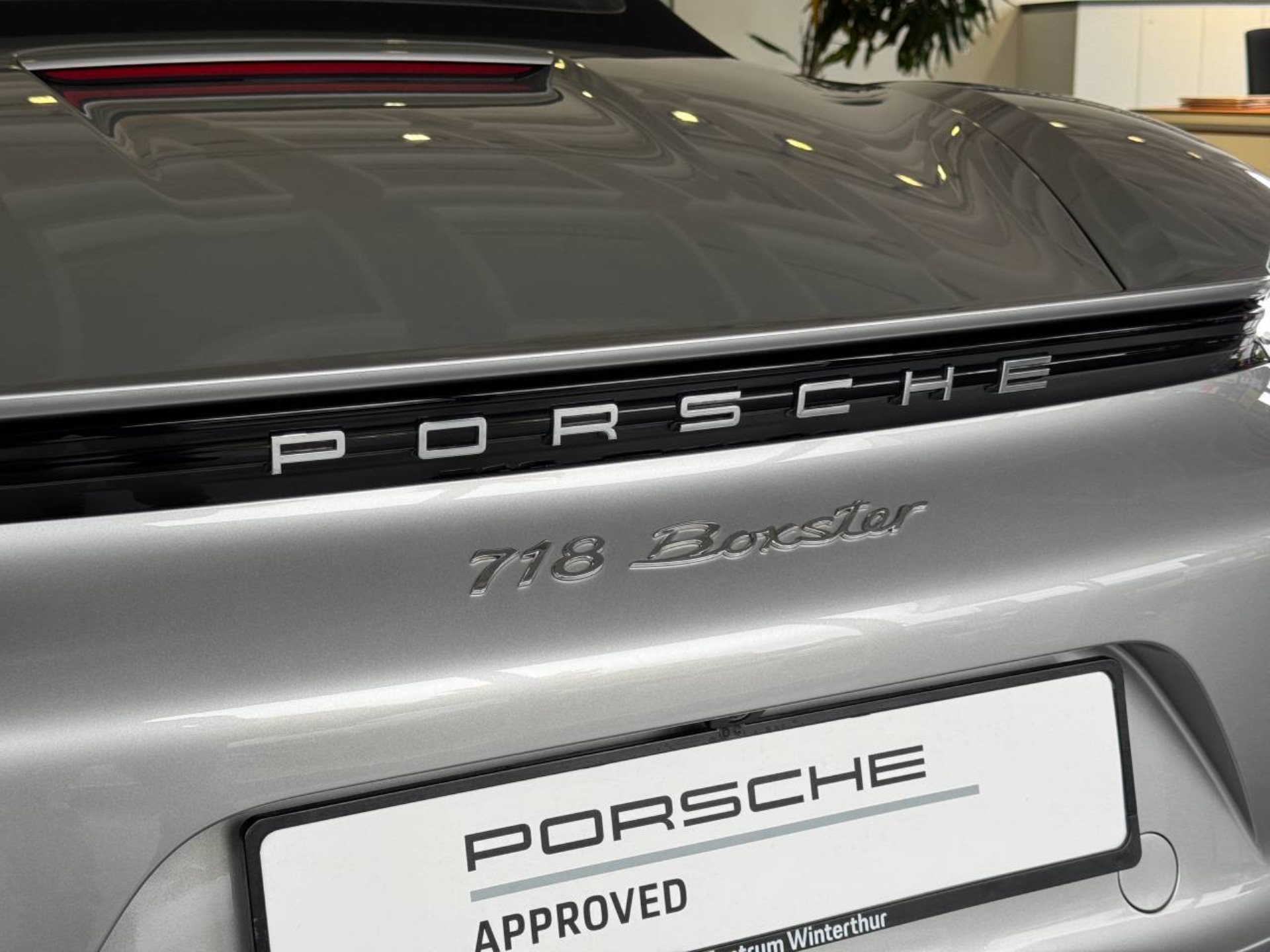 PORSCHE 718 Boxster-image-35